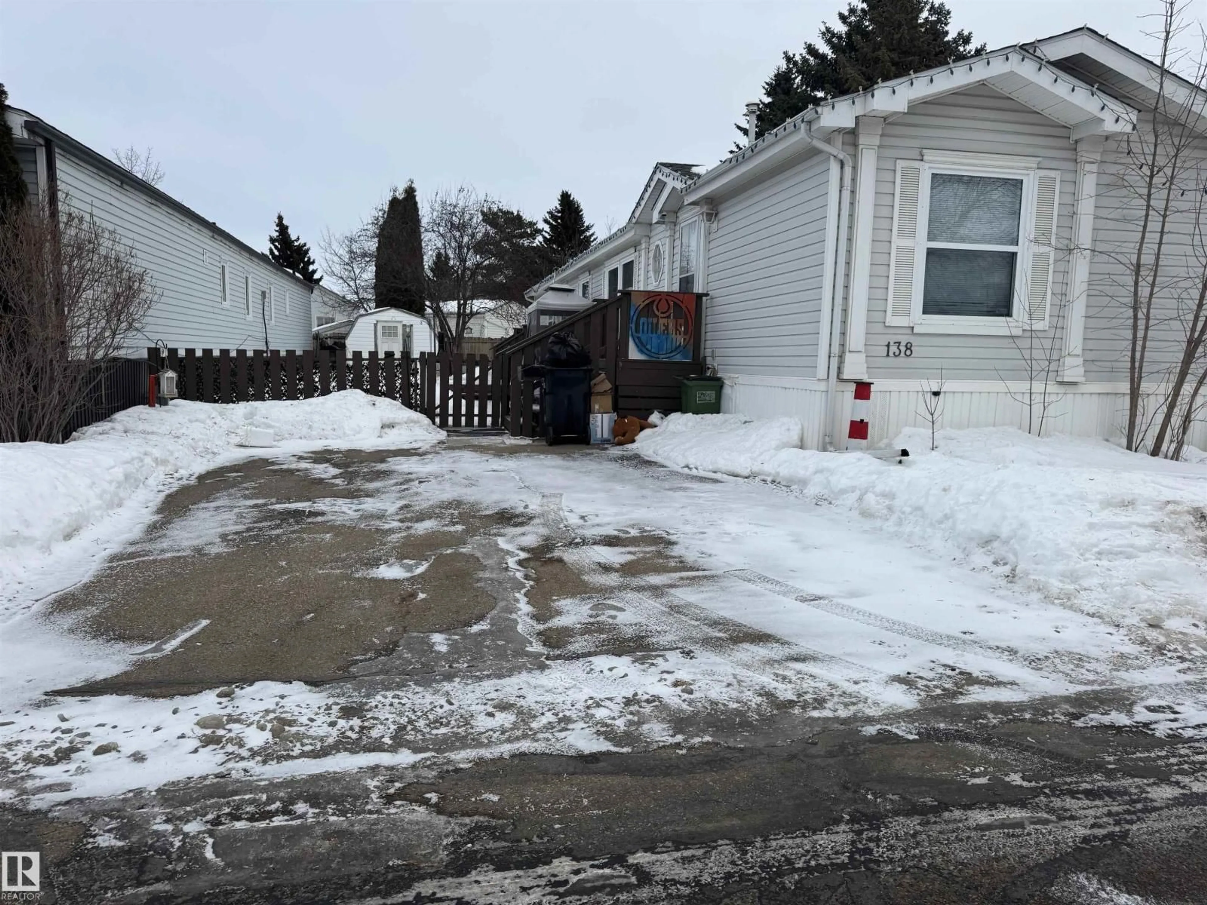 Unknown for 138 EVERGREEN DR, Edmonton Alberta T5Y4M2