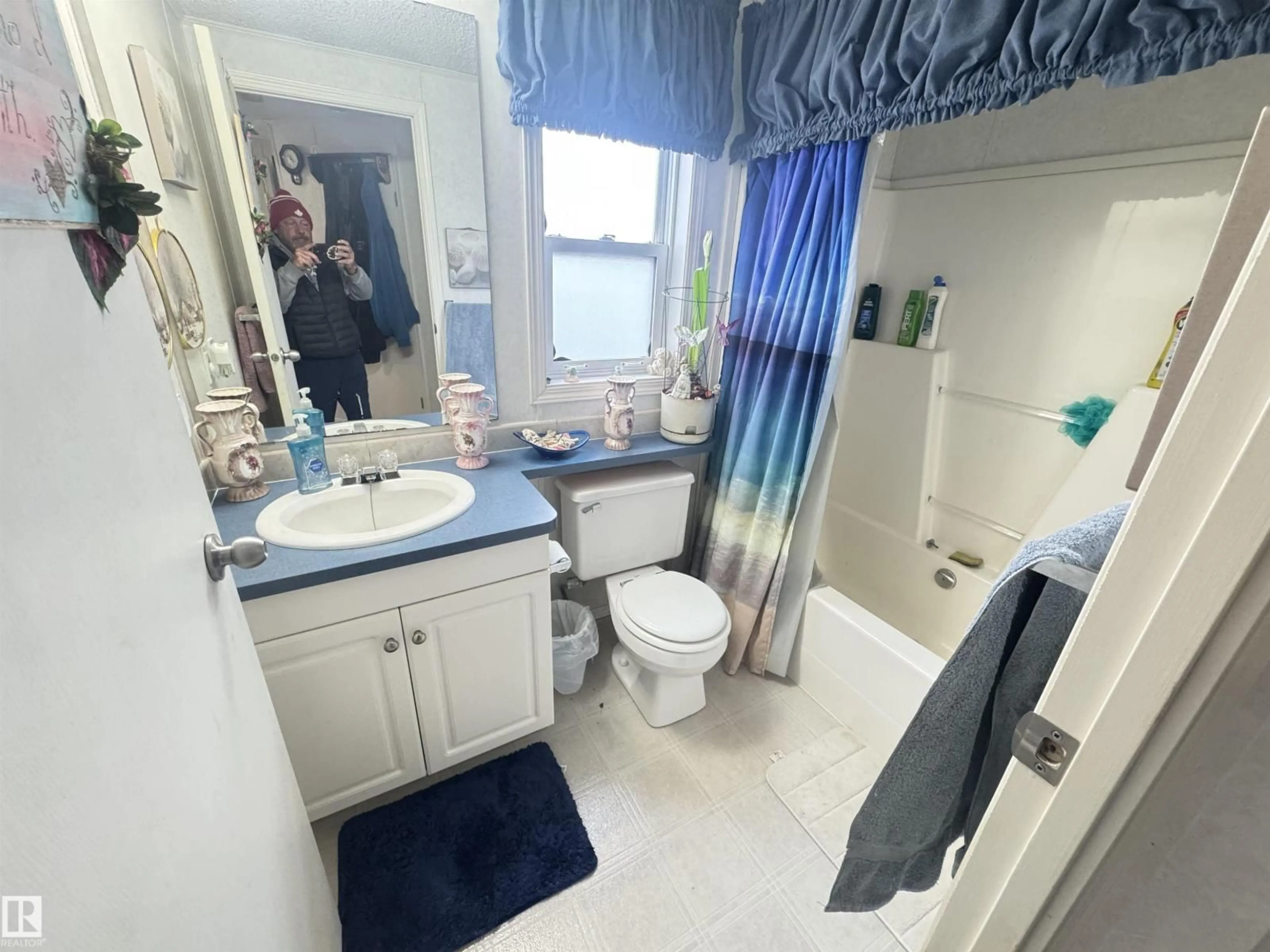 Standard bathroom, unknown for 138 EVERGREEN DR, Edmonton Alberta T5Y4M2