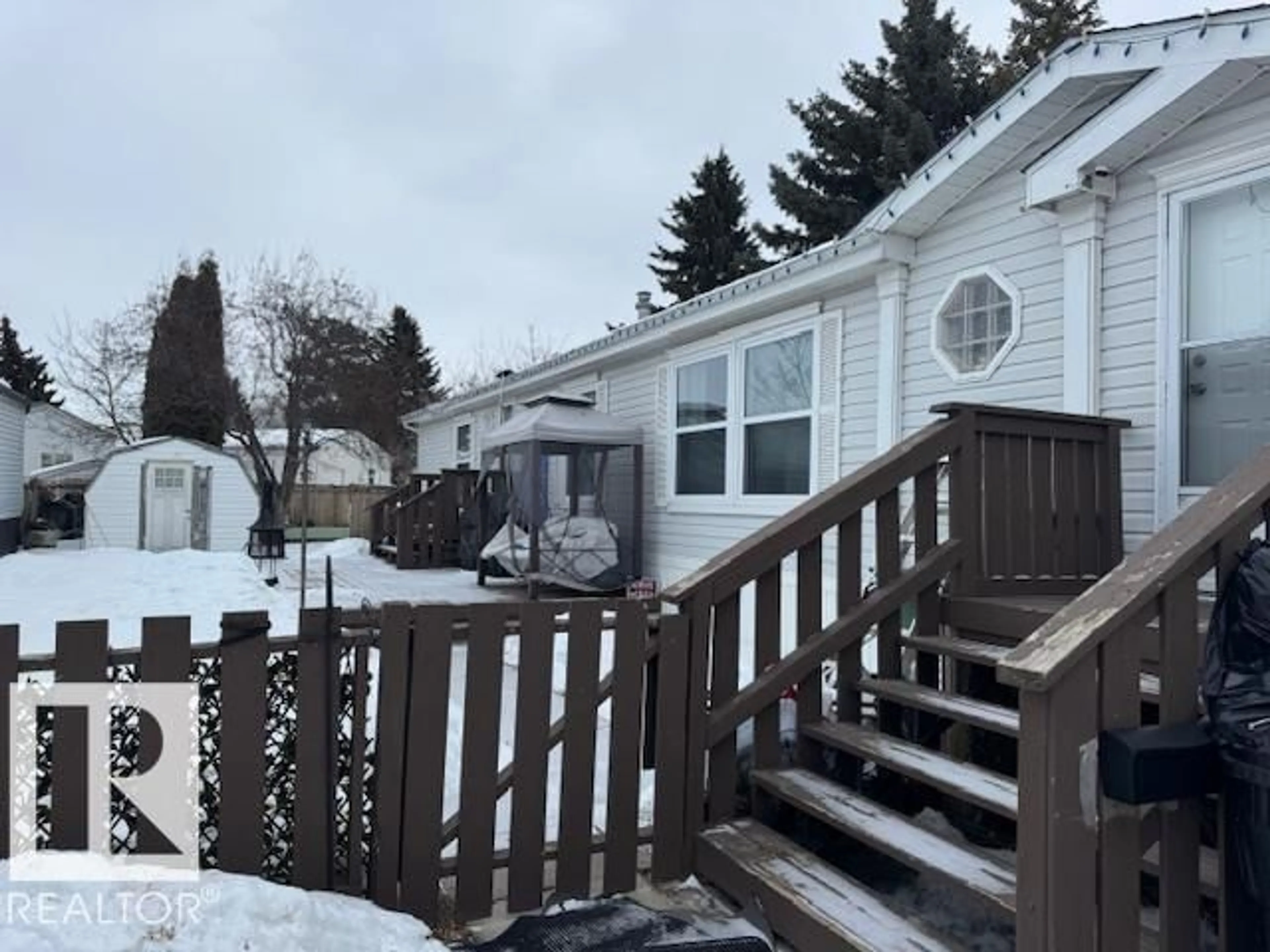 A pic from outside/outdoor area/front of a property/back of a property/a pic from drone, unknown for 138 EVERGREEN DR, Edmonton Alberta T5Y4M2