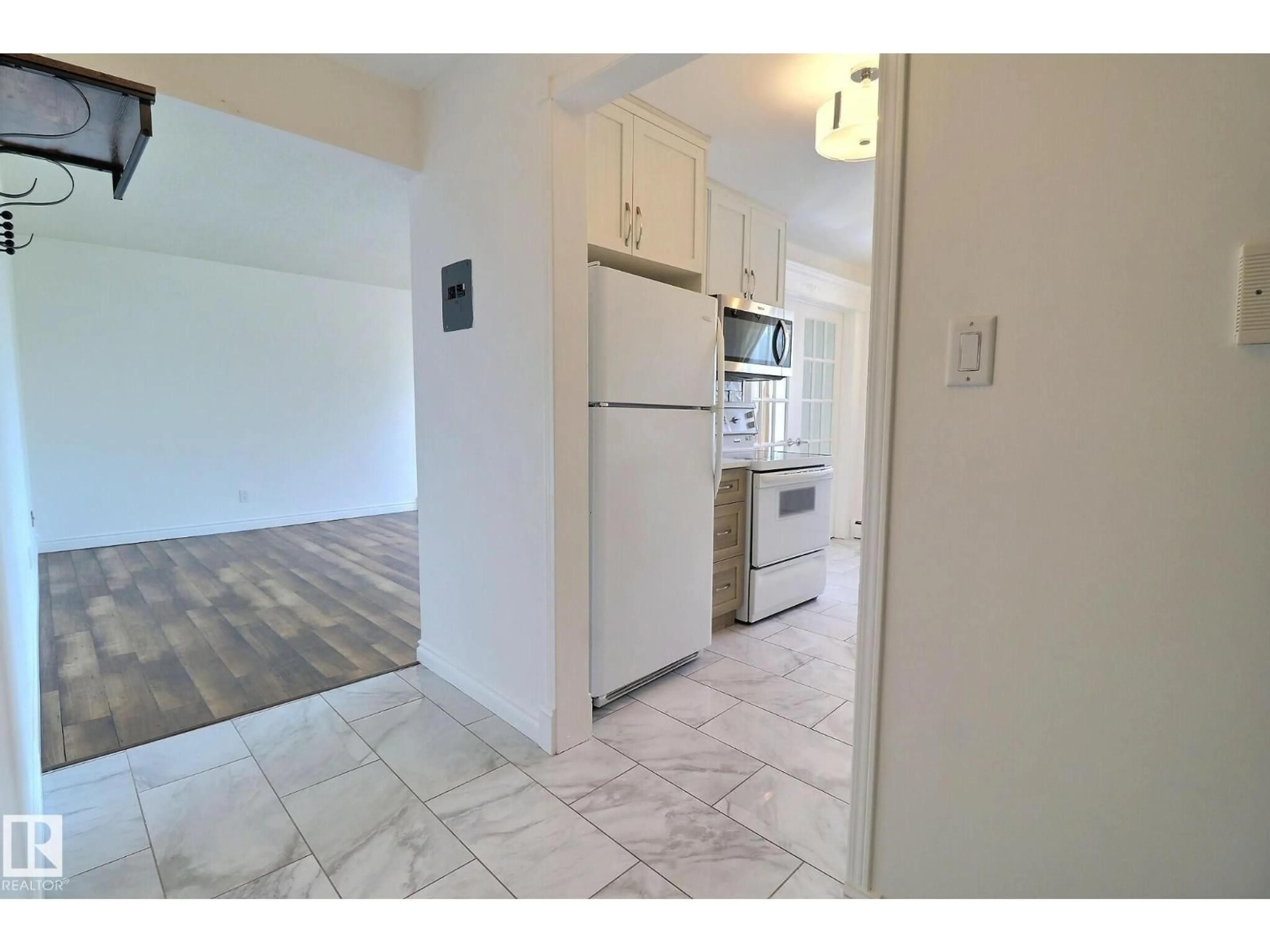 Standard kitchen, unknown for #304 - 11907 81 ST, Edmonton Alberta T5B2S7