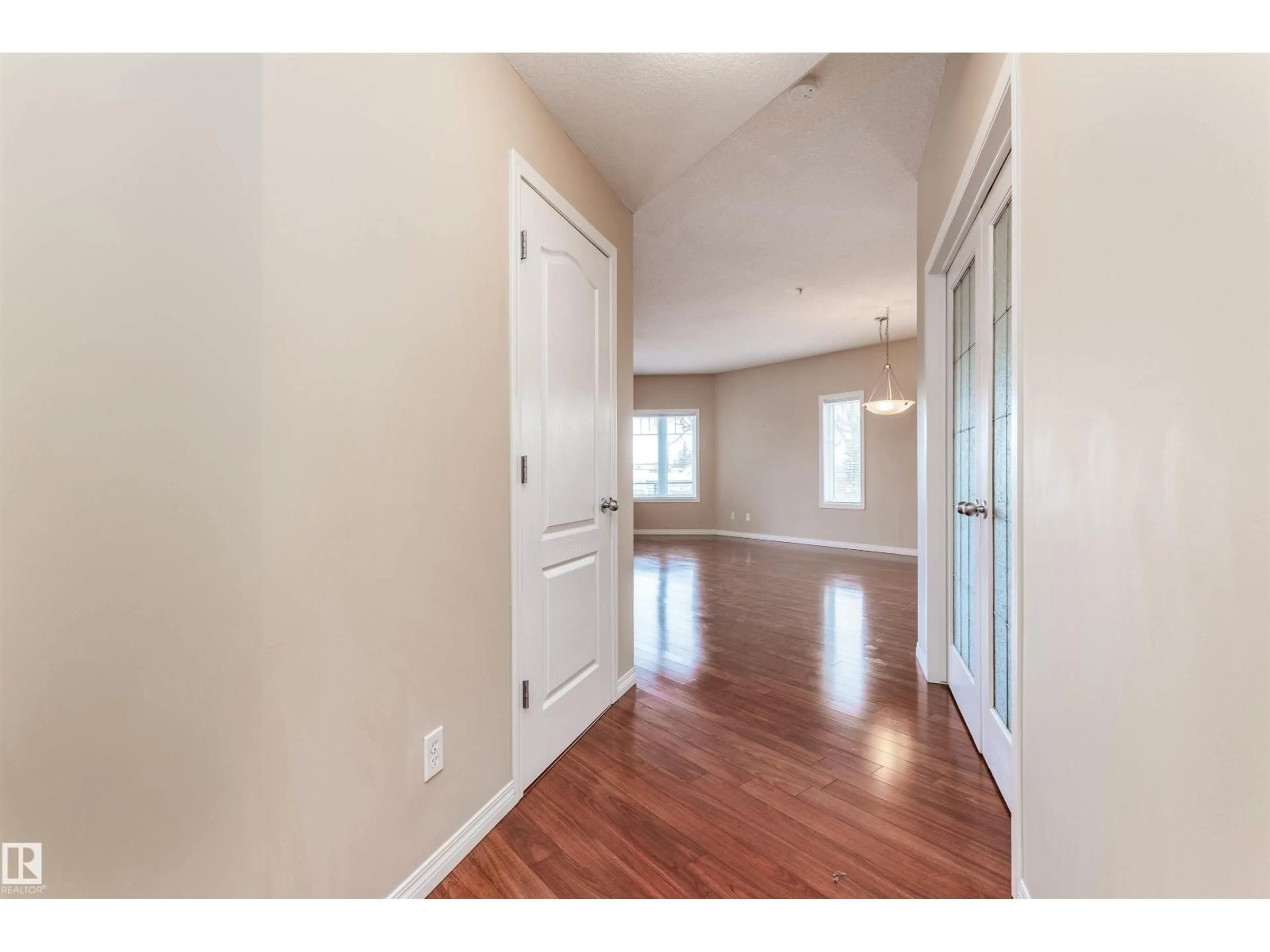 Indoor entryway for 202 - 9905 81 AV, Edmonton Alberta T6E1W5