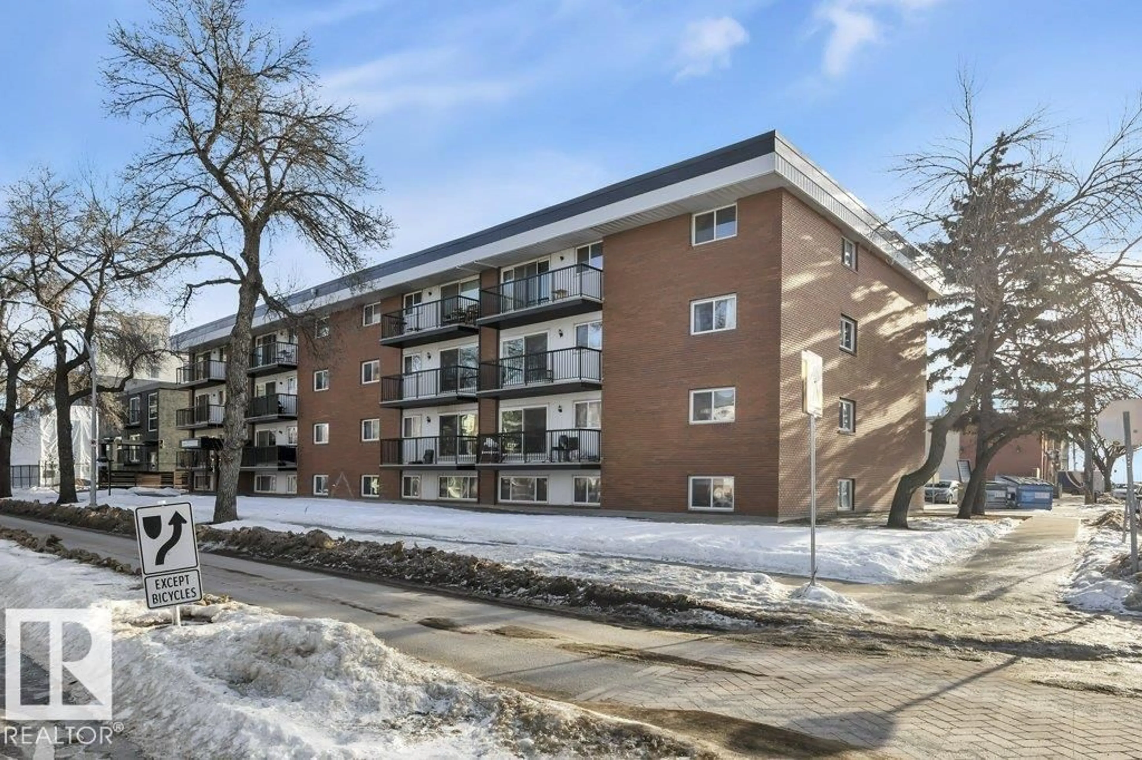 Patio, street for 105 - 10149 83 AV, Edmonton Alberta T6E2C5