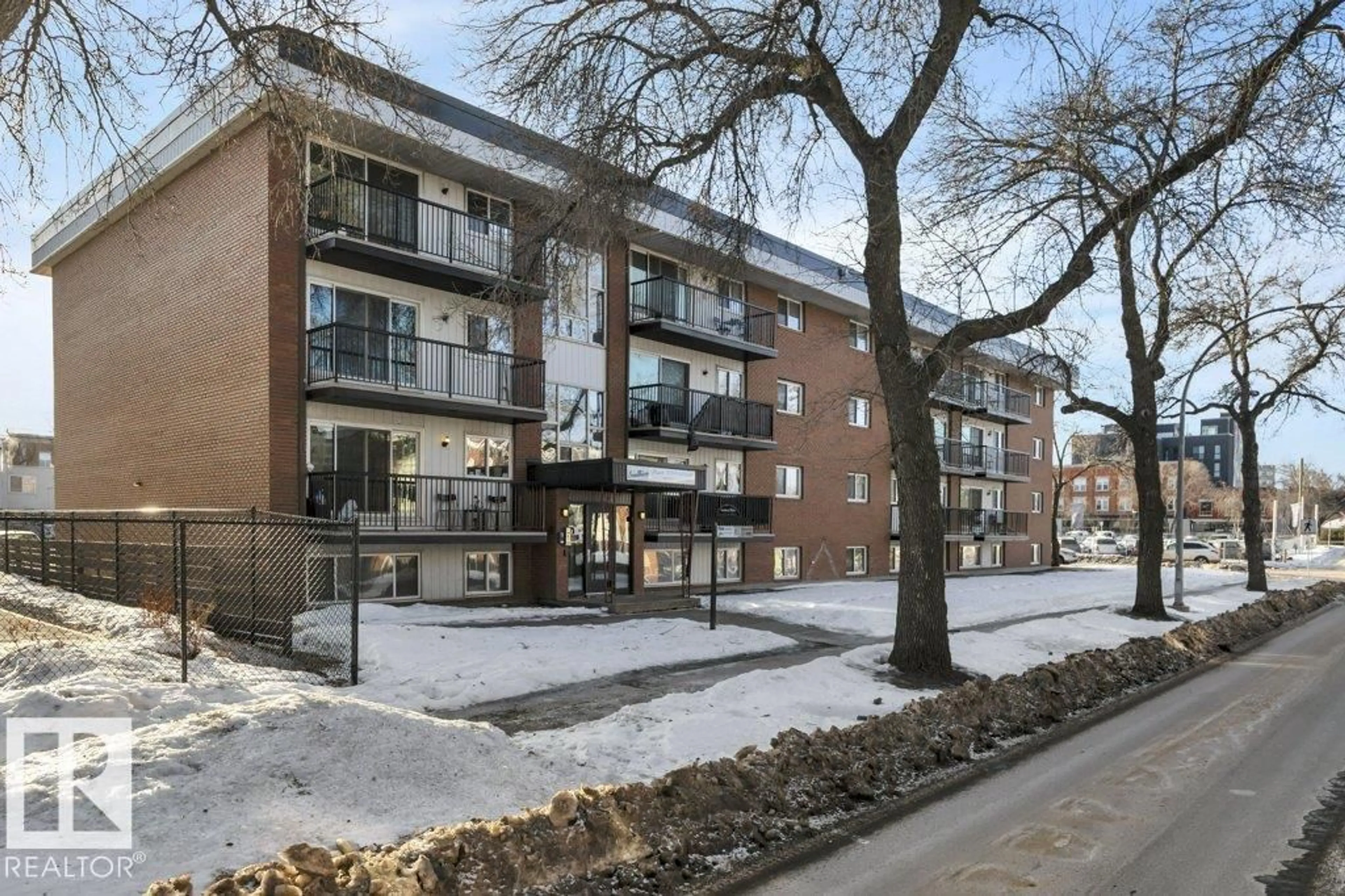 Patio, unknown for 105 - 10149 83 AV, Edmonton Alberta T6E2C5