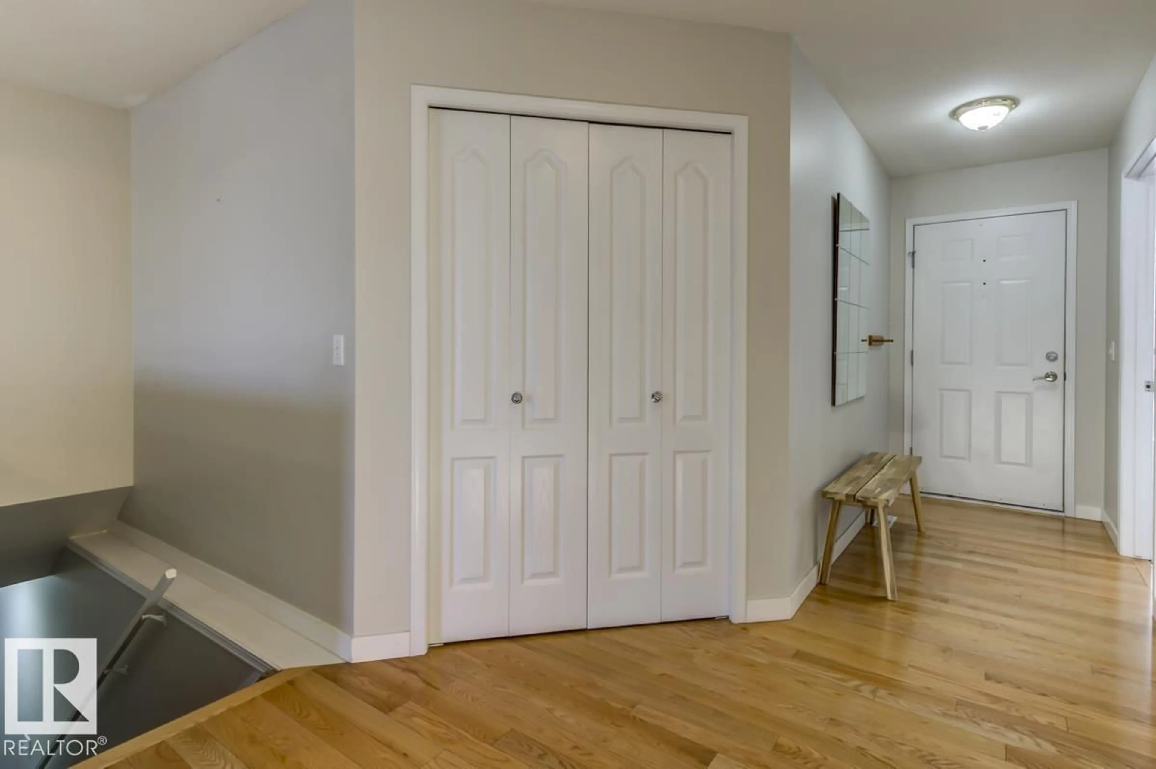 Indoor entryway for NW - 20 124 ST, Edmonton Alberta T5L3B7