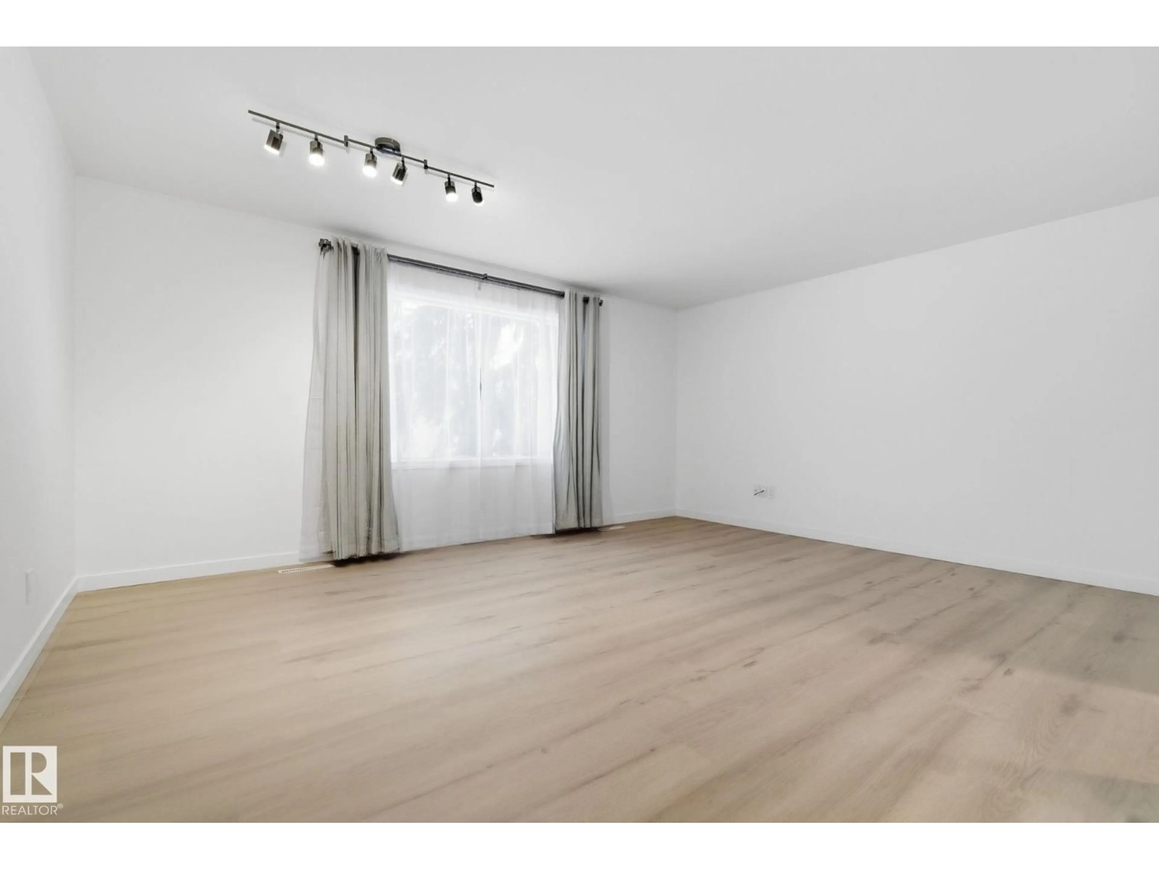 A pic of a room for NW - 10226 154 ST, Edmonton Alberta T5P2H4