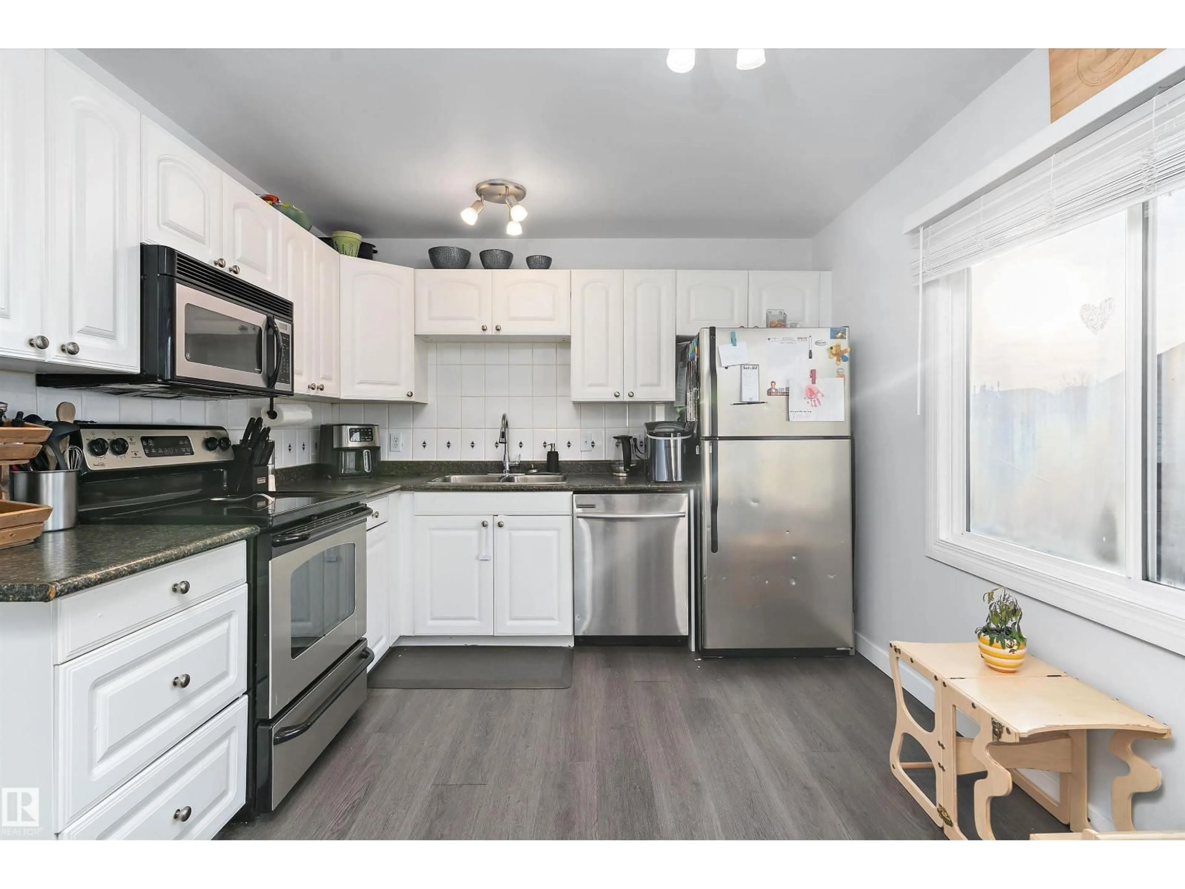 Standard kitchen, unknown for 3320 48 ST, Edmonton Alberta T6L4J1