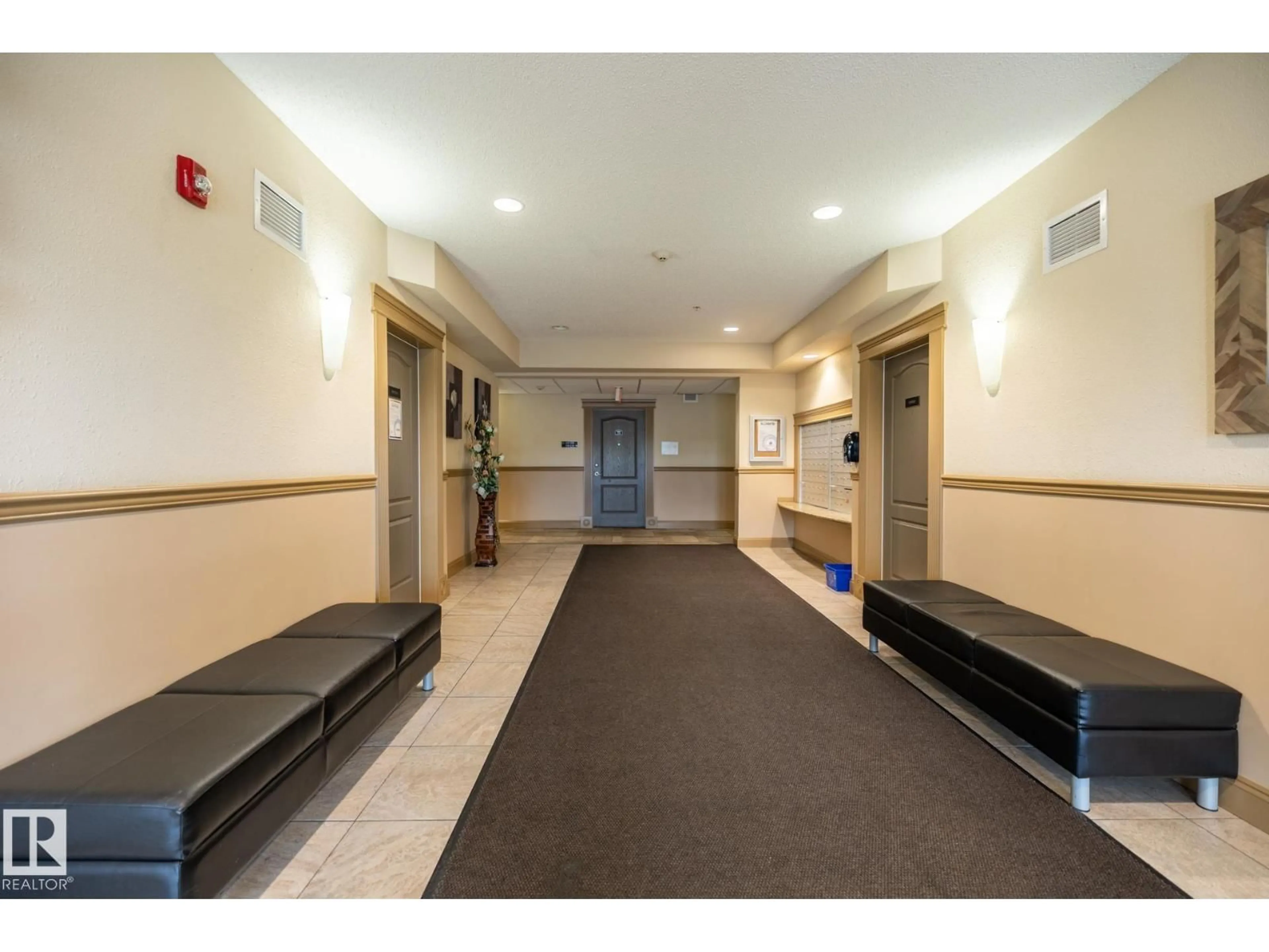 Indoor foyer for #303 - 12650 142 AV, Edmonton Alberta T5X0J4
