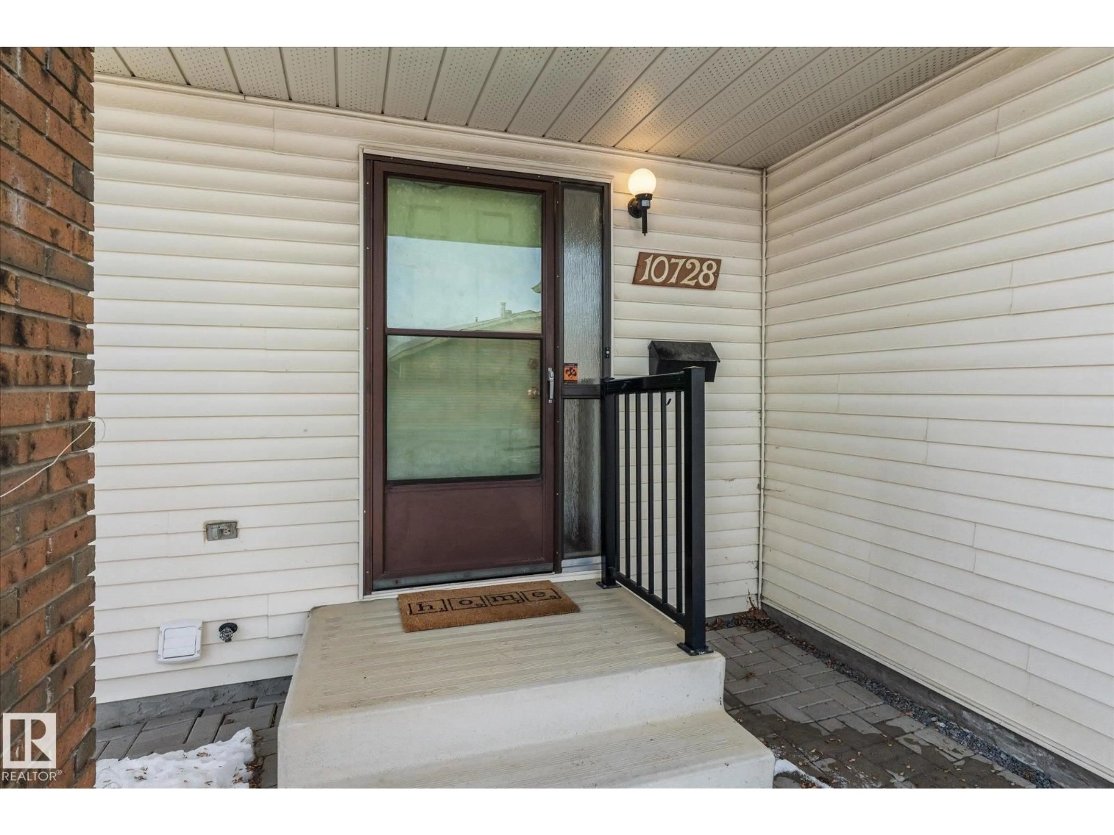 Indoor entryway for 10728 153 AV, Edmonton Alberta T5X5T9