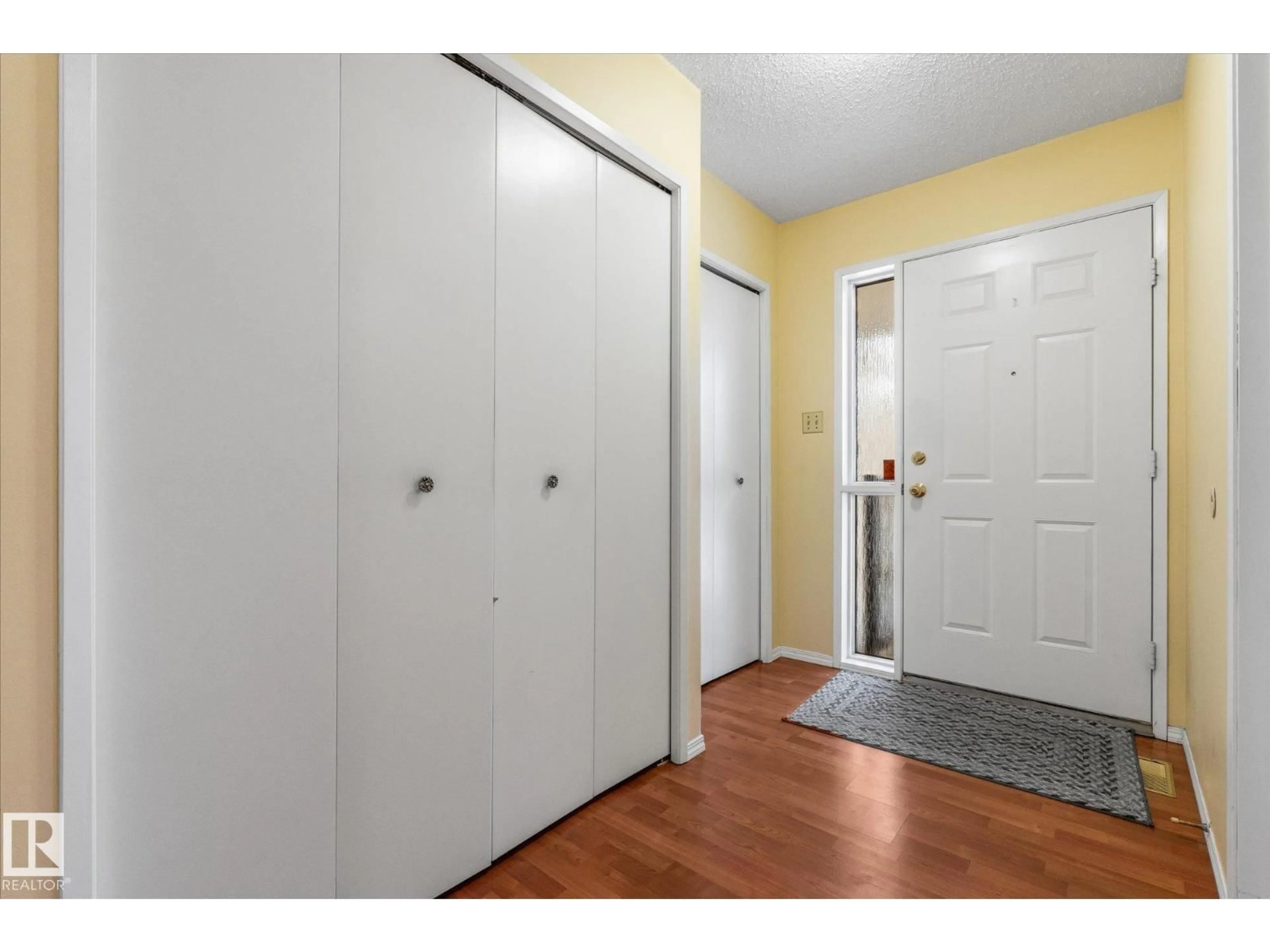 Indoor entryway for 10728 153 AV, Edmonton Alberta T5X5T9