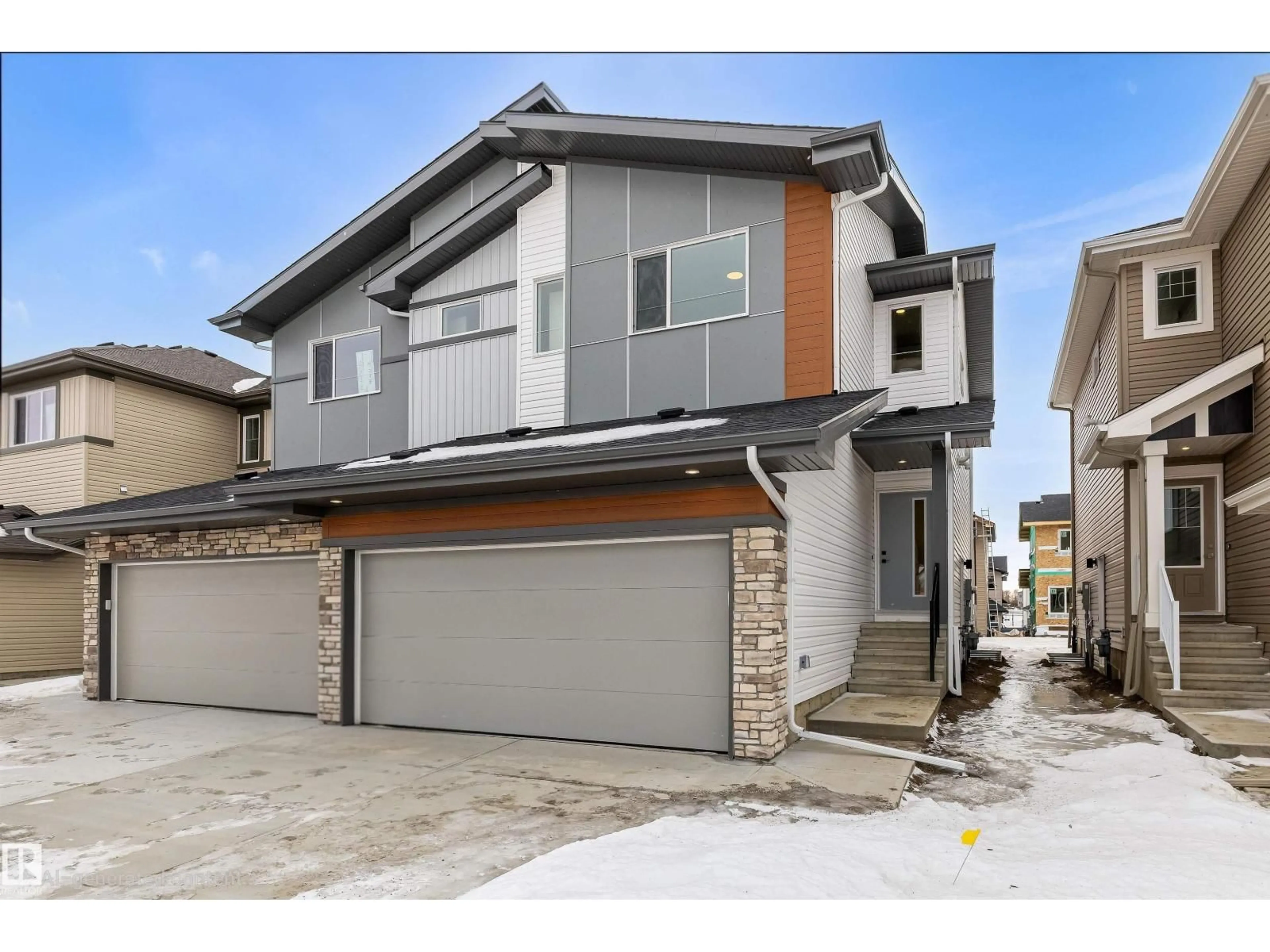 Home with vinyl exterior material, street for 917 19 AV, Edmonton Alberta T6T2X4