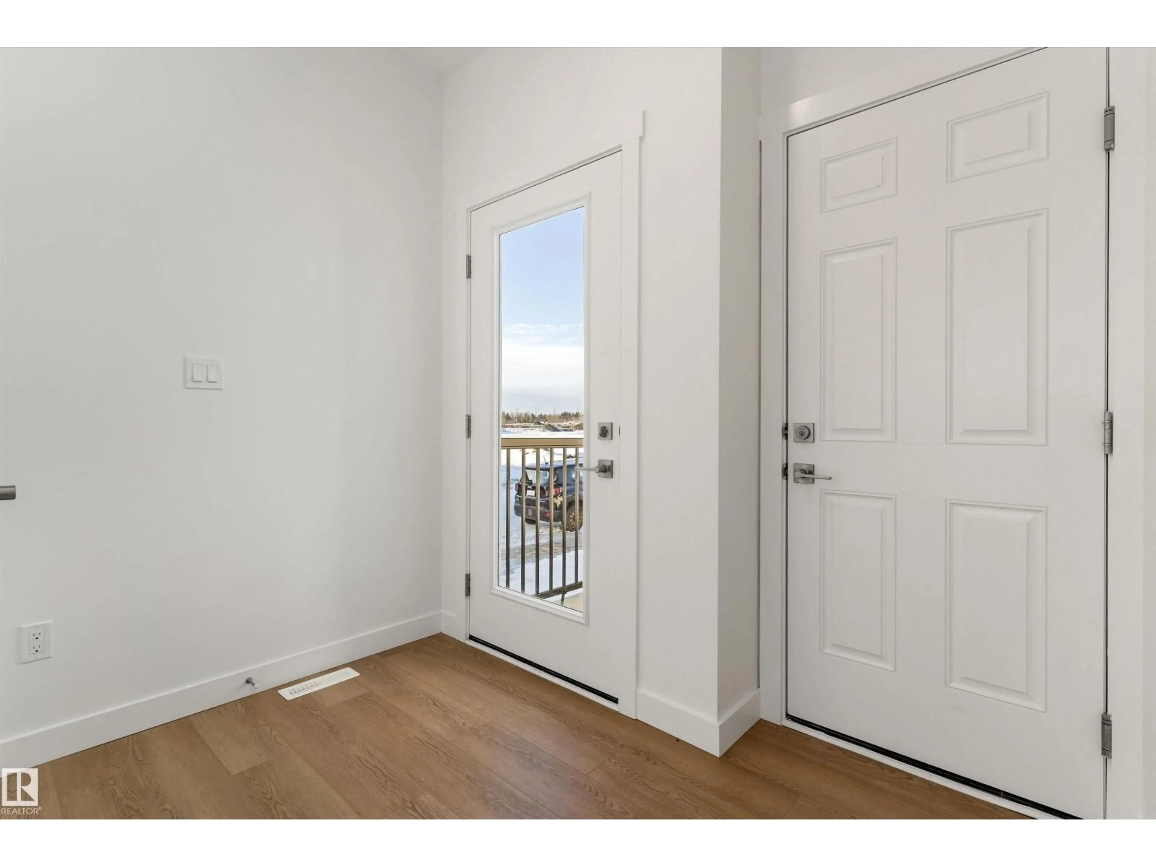 Indoor entryway for NE - 17317 6A ST, Edmonton Alberta T5Y4E8