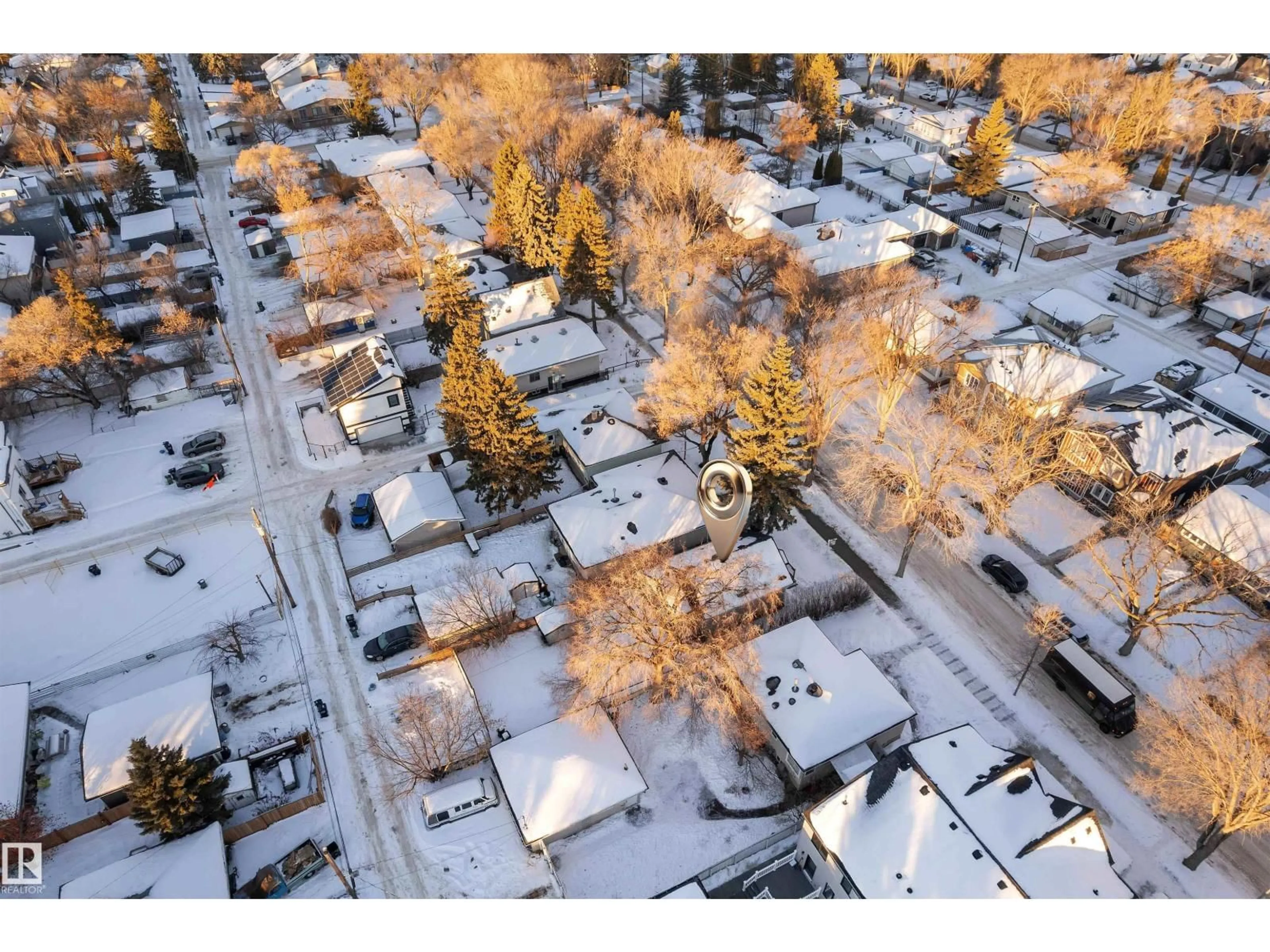 A pic from outside/outdoor area/front of a property/back of a property/a pic from drone, street for 10657 64 AV, Edmonton Alberta T6H1T1