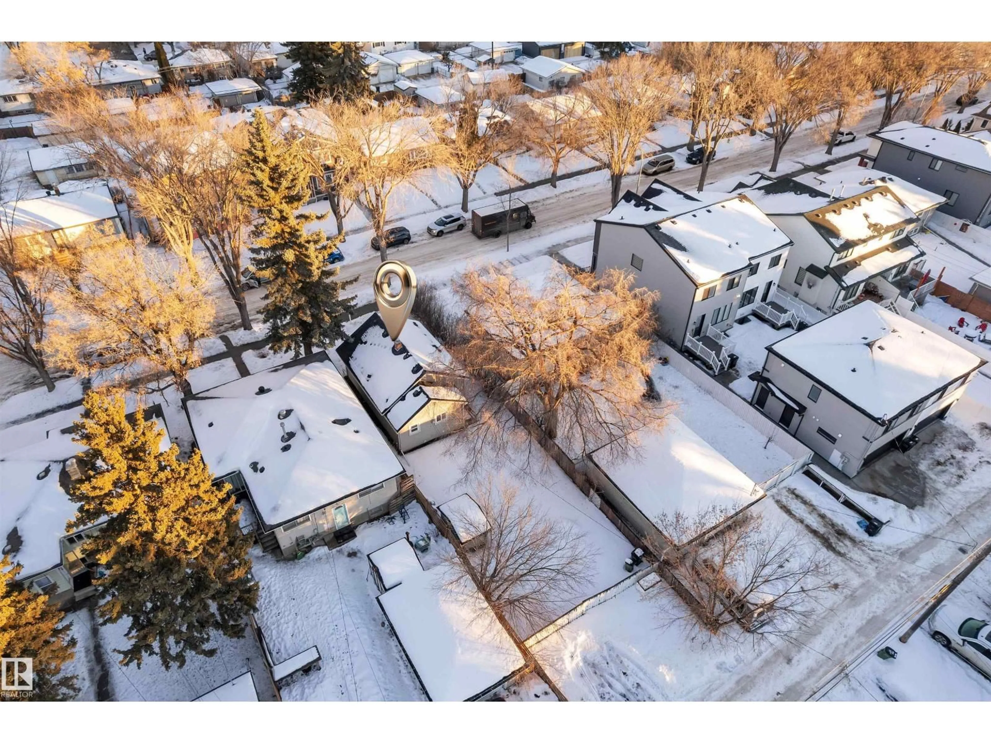 A pic from outside/outdoor area/front of a property/back of a property/a pic from drone, street for 10657 64 AV, Edmonton Alberta T6H1T1