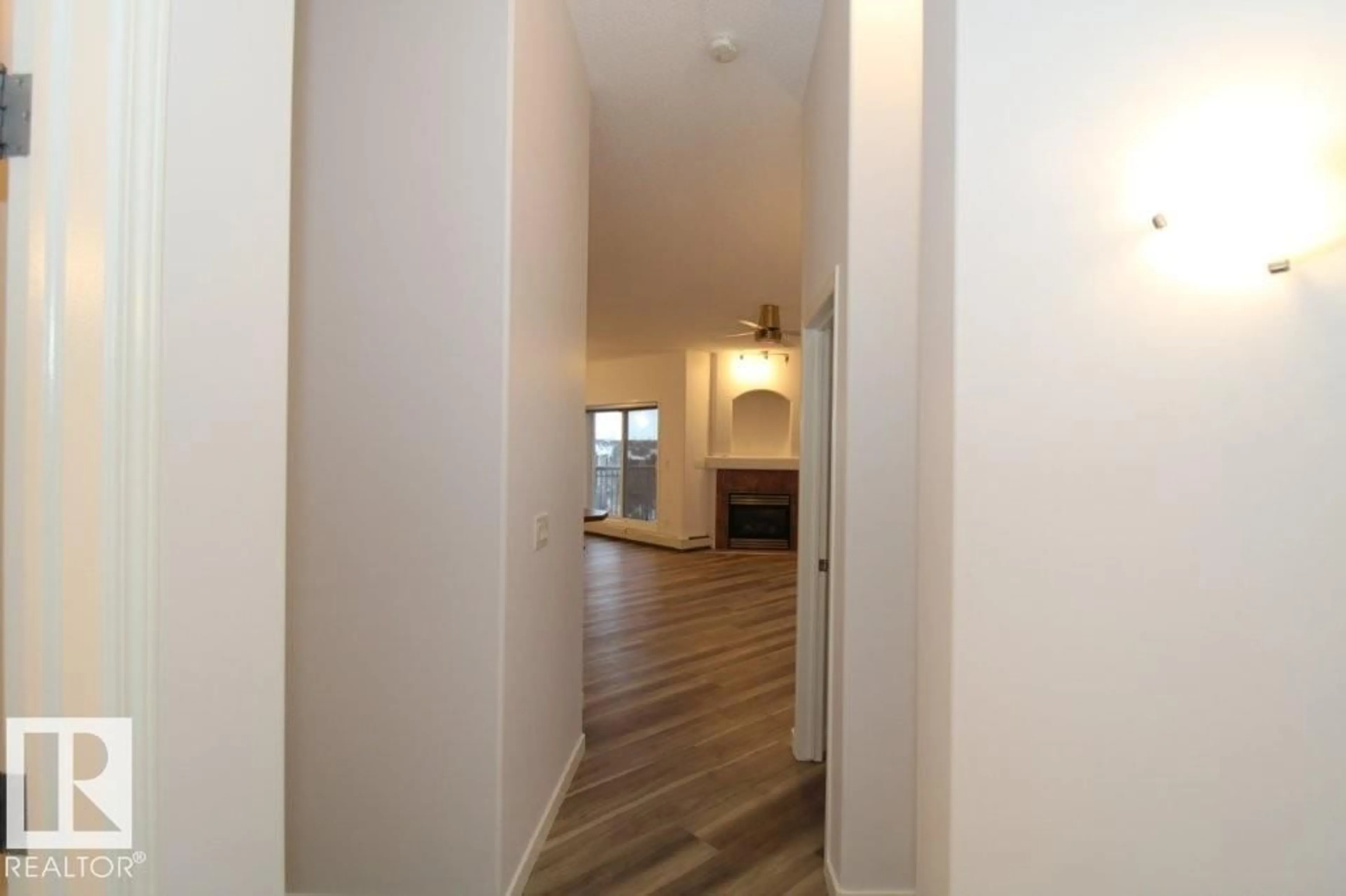 Indoor entryway for #414 - 5280 TERWILLEGAR BV, Edmonton Alberta T6R3T9