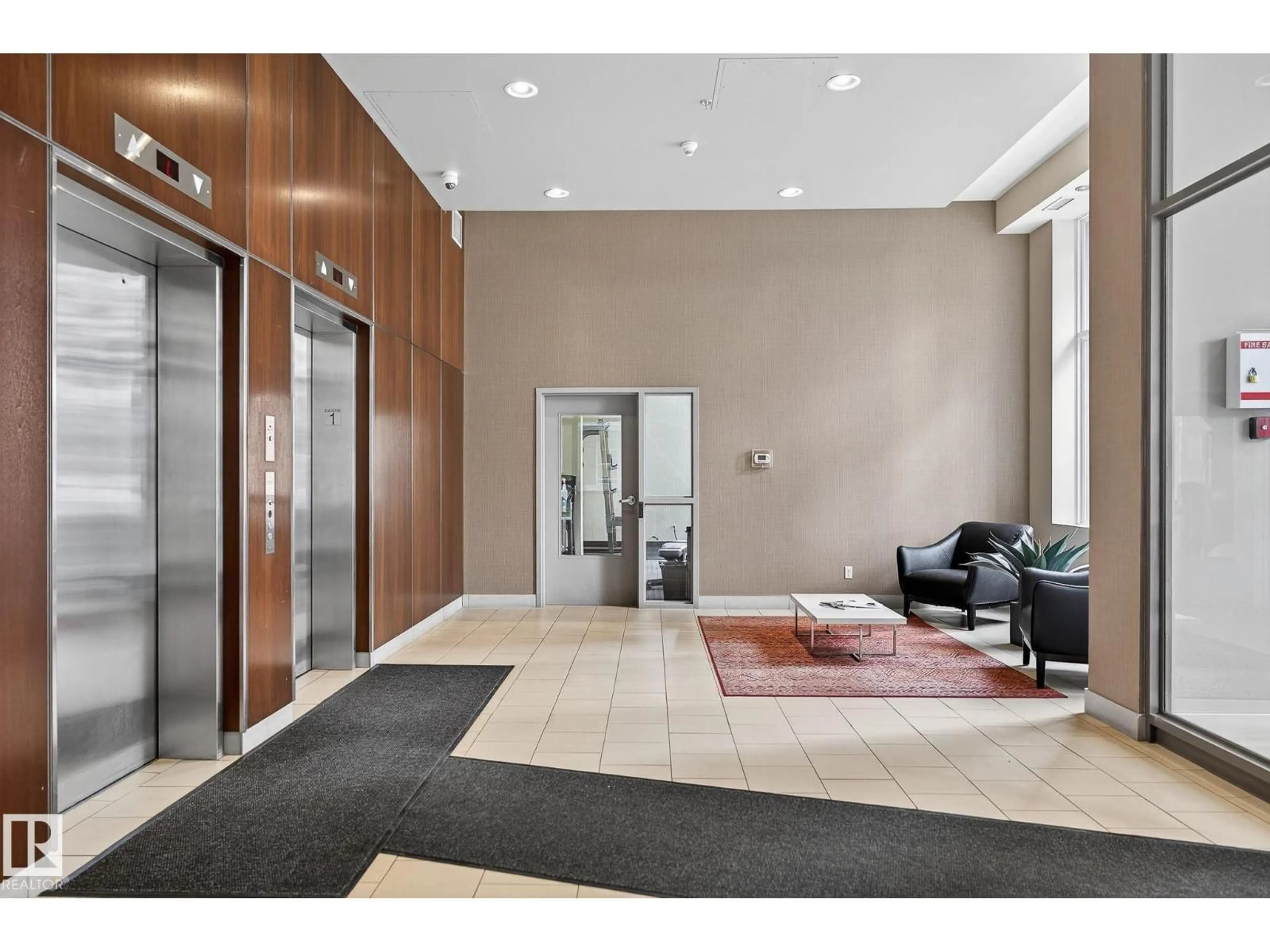 Indoor foyer for 1404 - 10046 117 ST, Edmonton Alberta T5K1X2