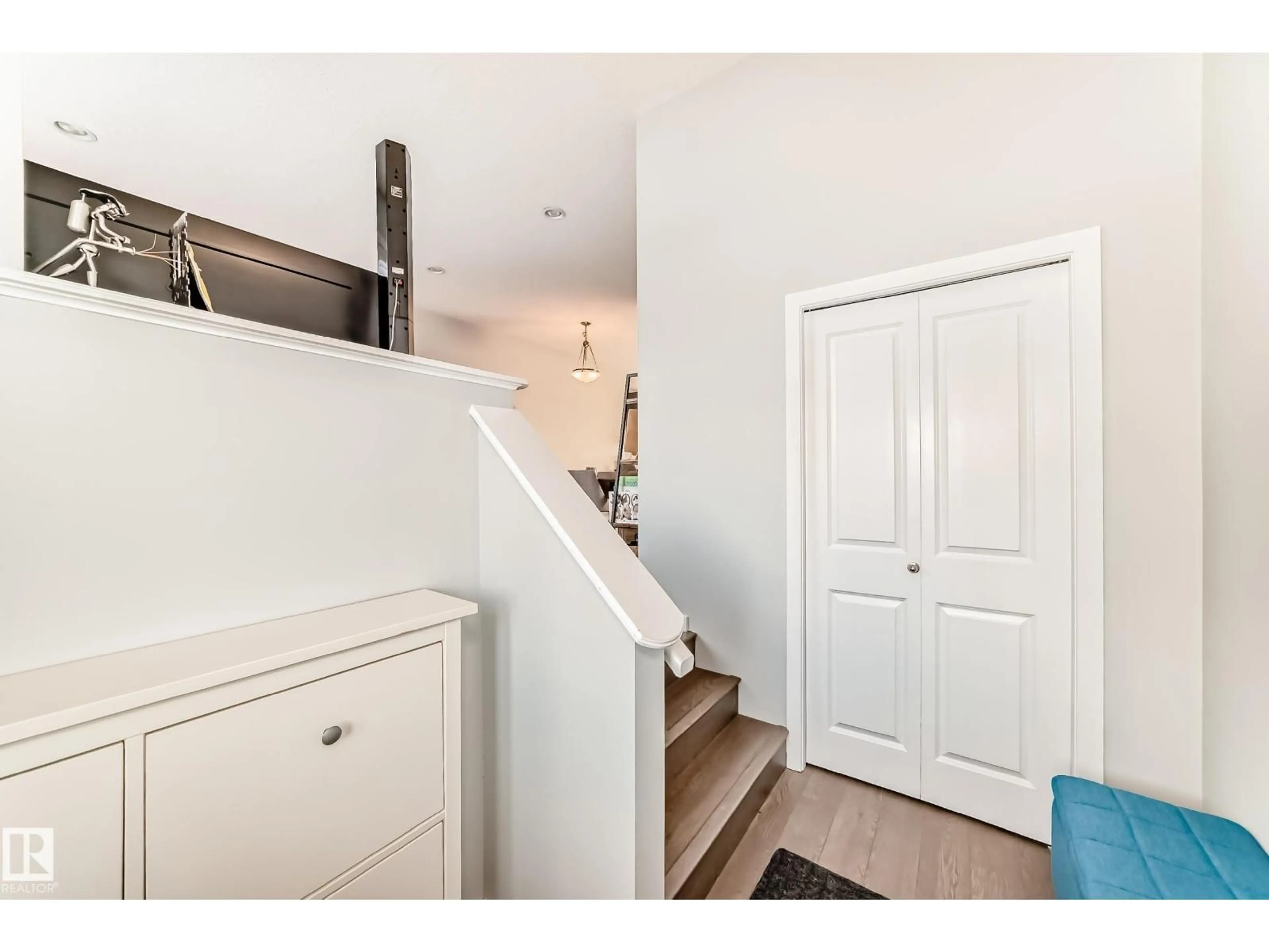 Indoor entryway for 425 SIMPKINS LI, Leduc Alberta T9E1B8