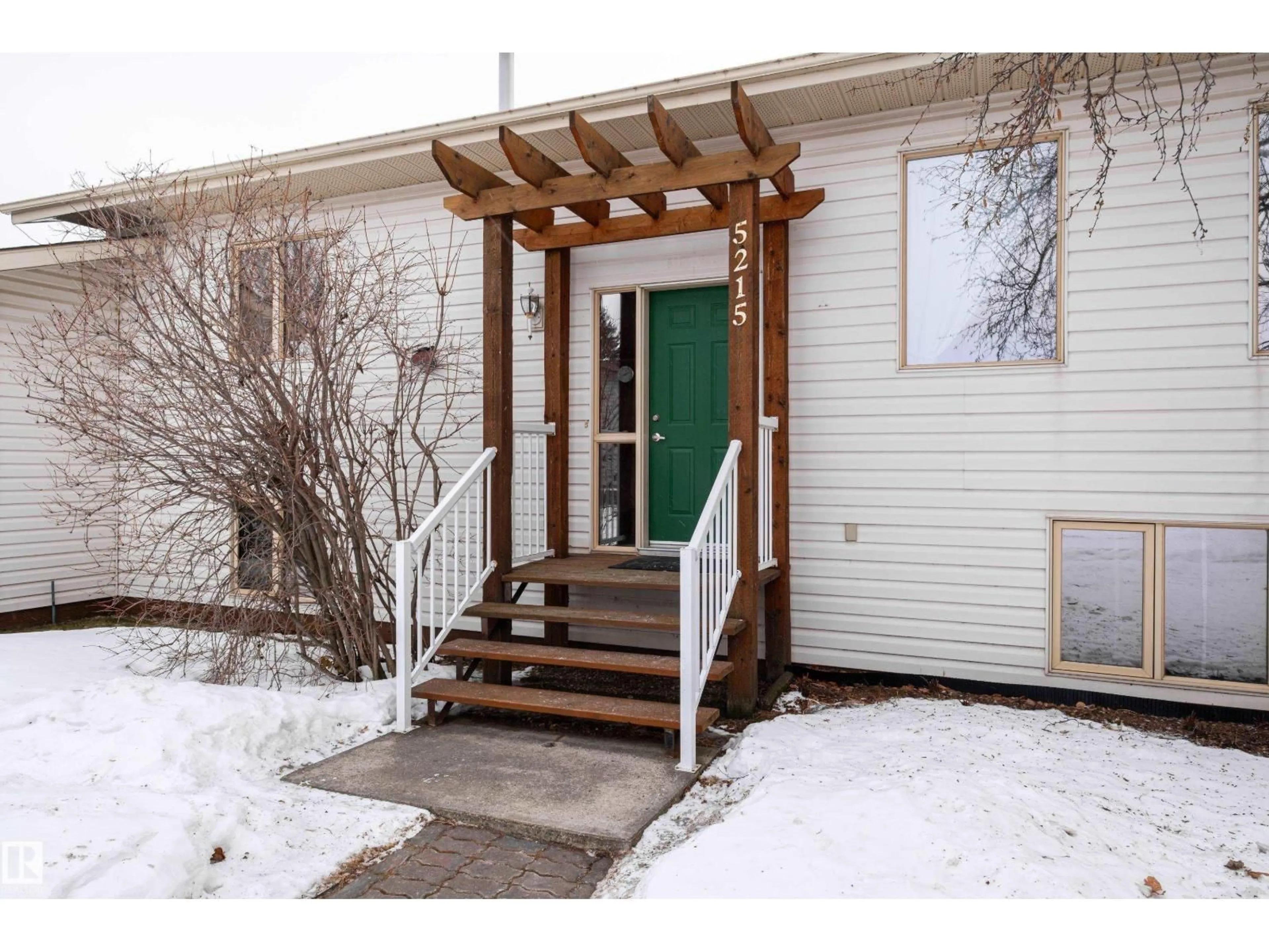 Indoor entryway for 5215 49 AV, Onoway Alberta T0E1V0