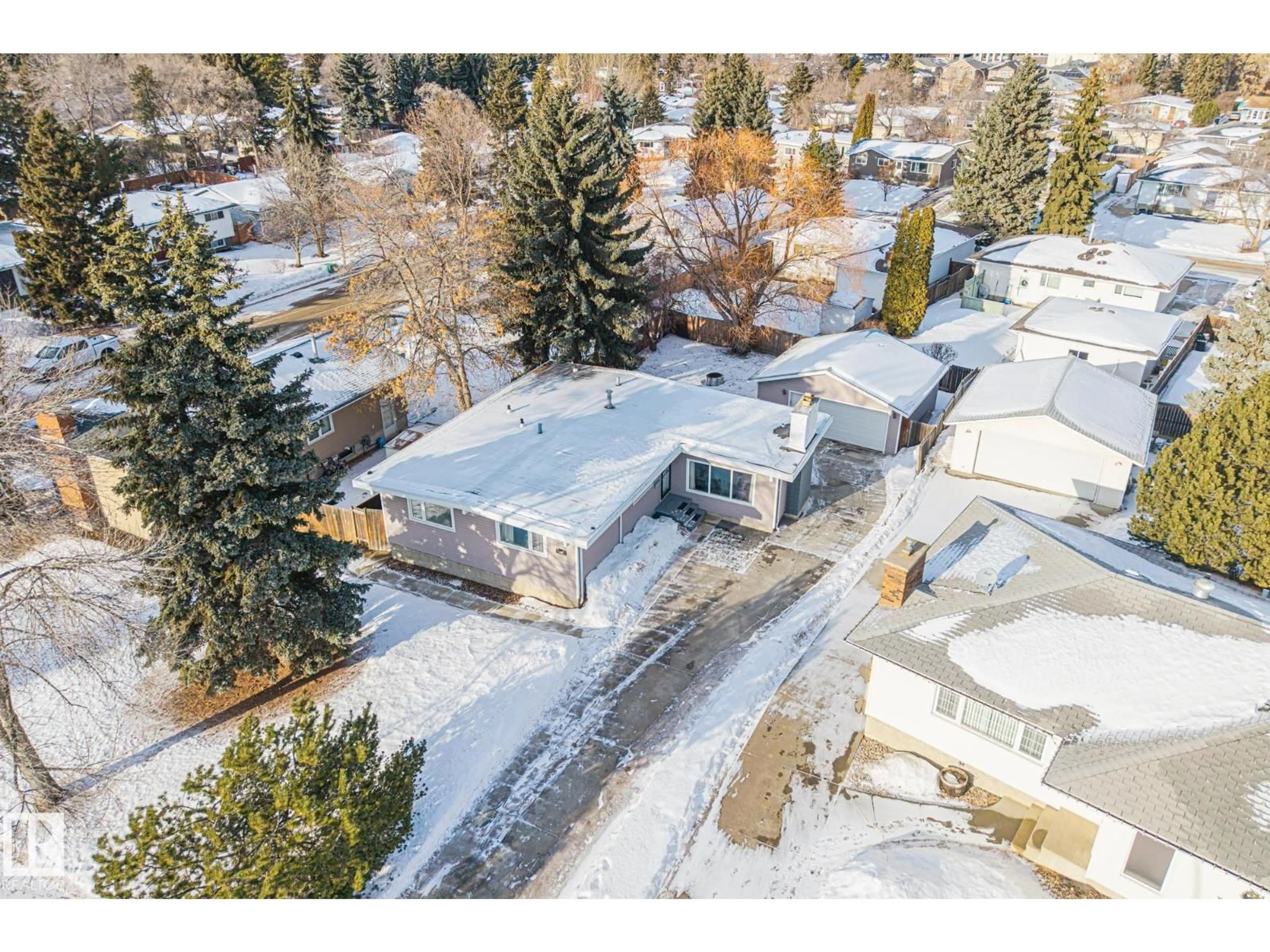 A pic from outside/outdoor area/front of a property/back of a property/a pic from drone, street for 4 GRAVENHURST CR, Sherwood Park Alberta T8A3C4
