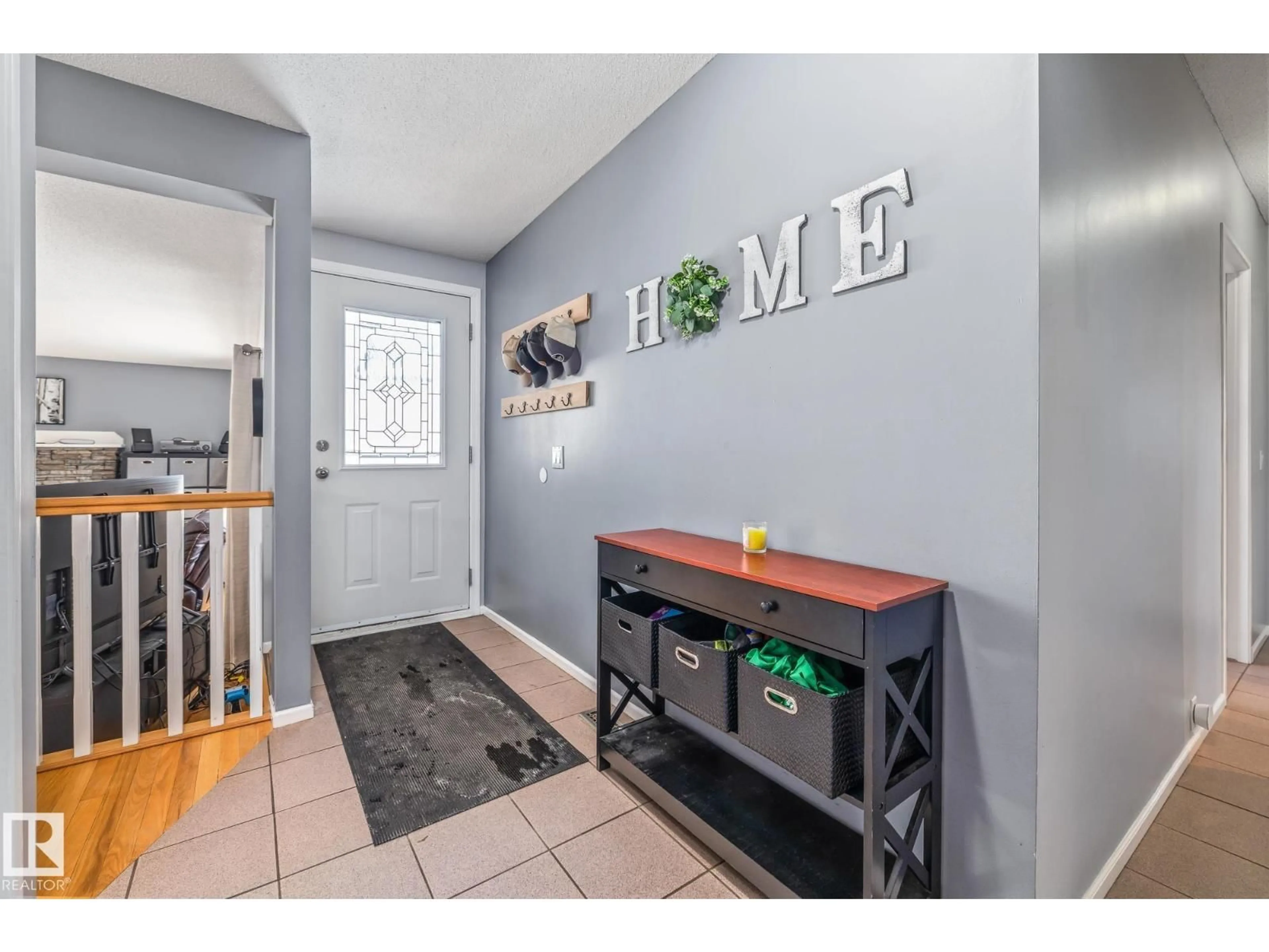 Indoor entryway for 4 GRAVENHURST CR, Sherwood Park Alberta T8A3C4