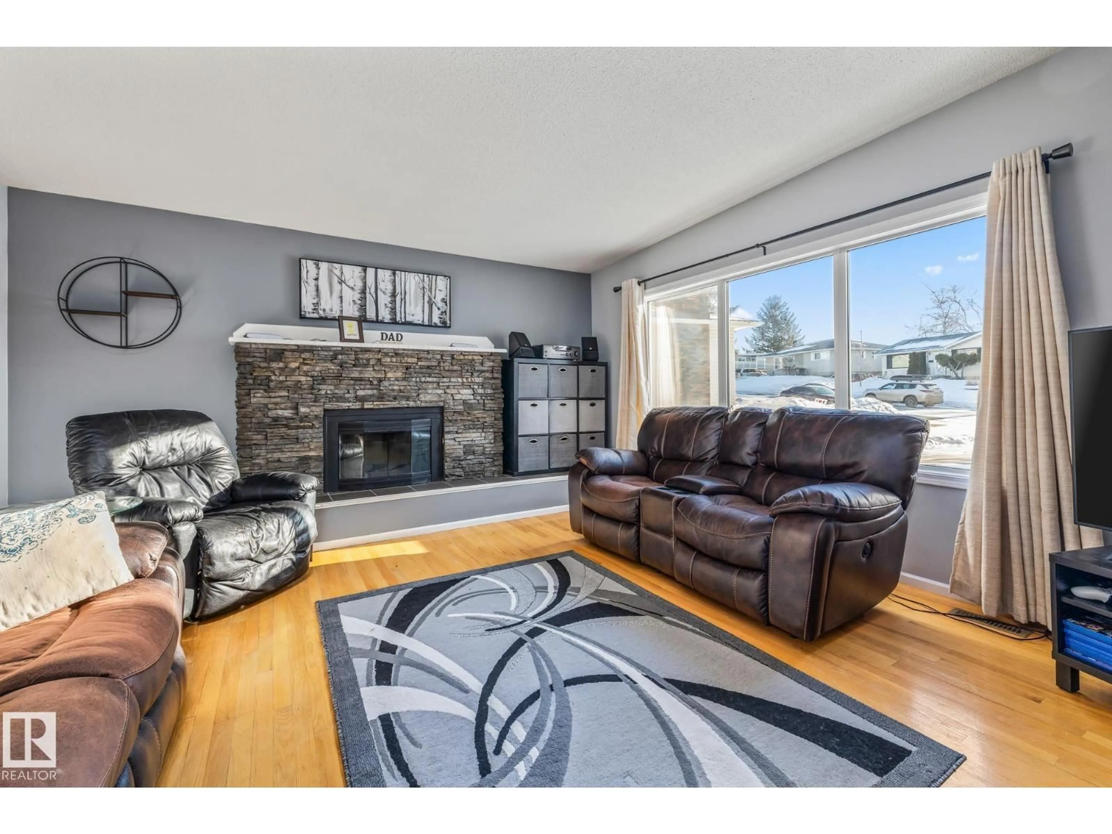 Living room with furniture, wood/laminate floor for 4 GRAVENHURST CR, Sherwood Park Alberta T8A3C4