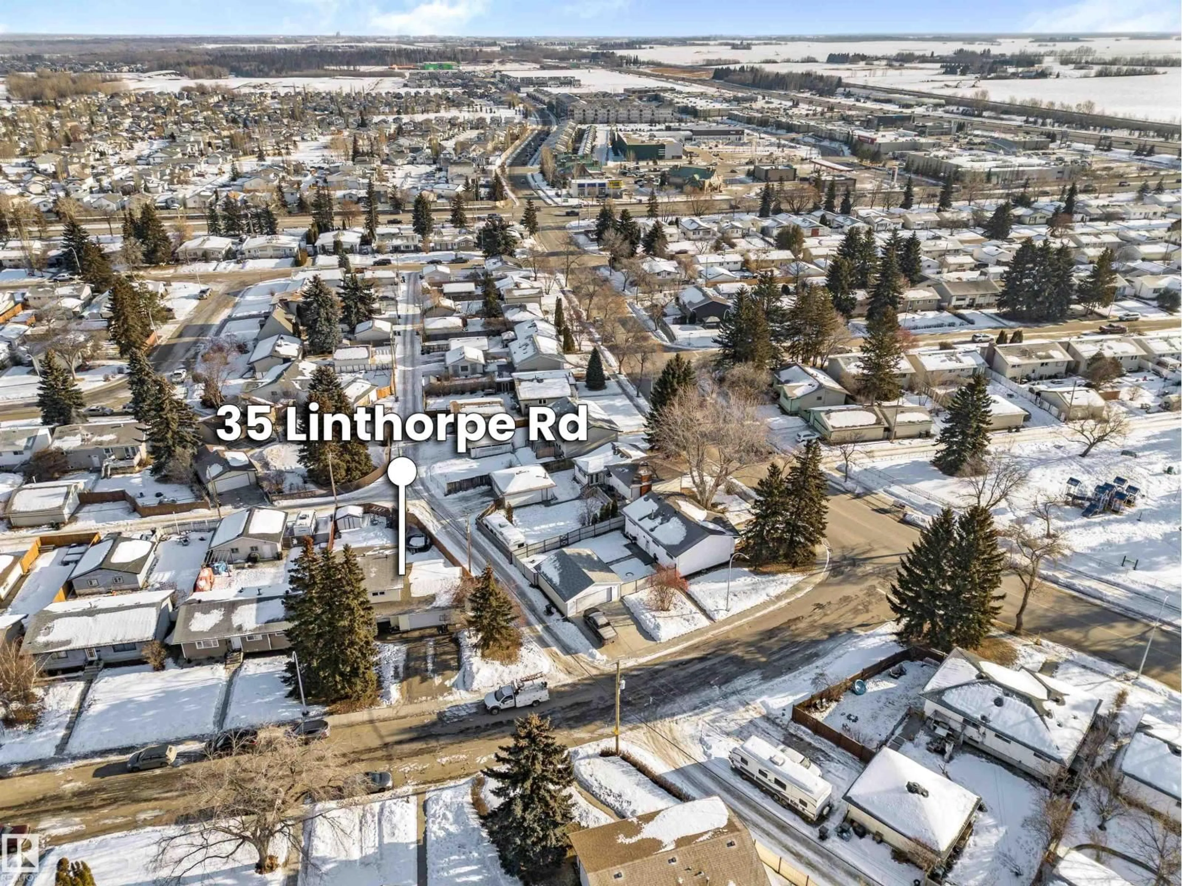 A pic from outside/outdoor area/front of a property/back of a property/a pic from drone, street for 35 LINTHORPE RD, Spruce Grove Alberta T7X2C3