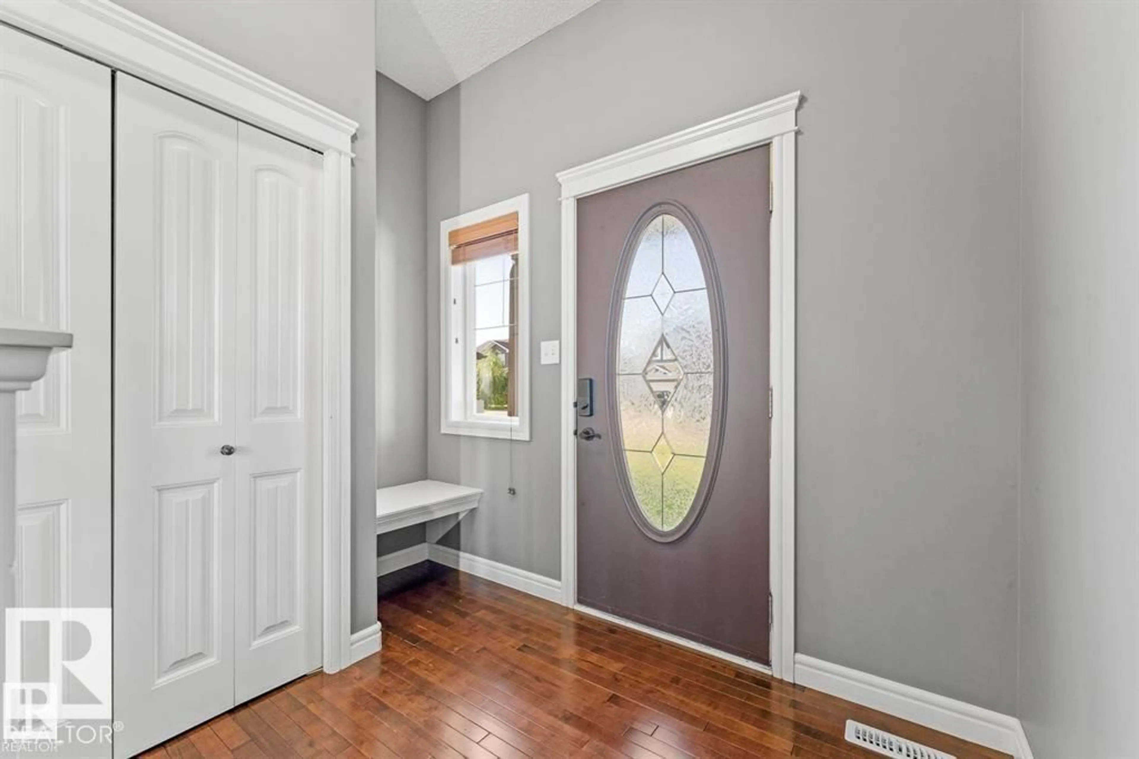 Indoor entryway for 9 HICKORY TR, Spruce Grove Alberta T7X0A6