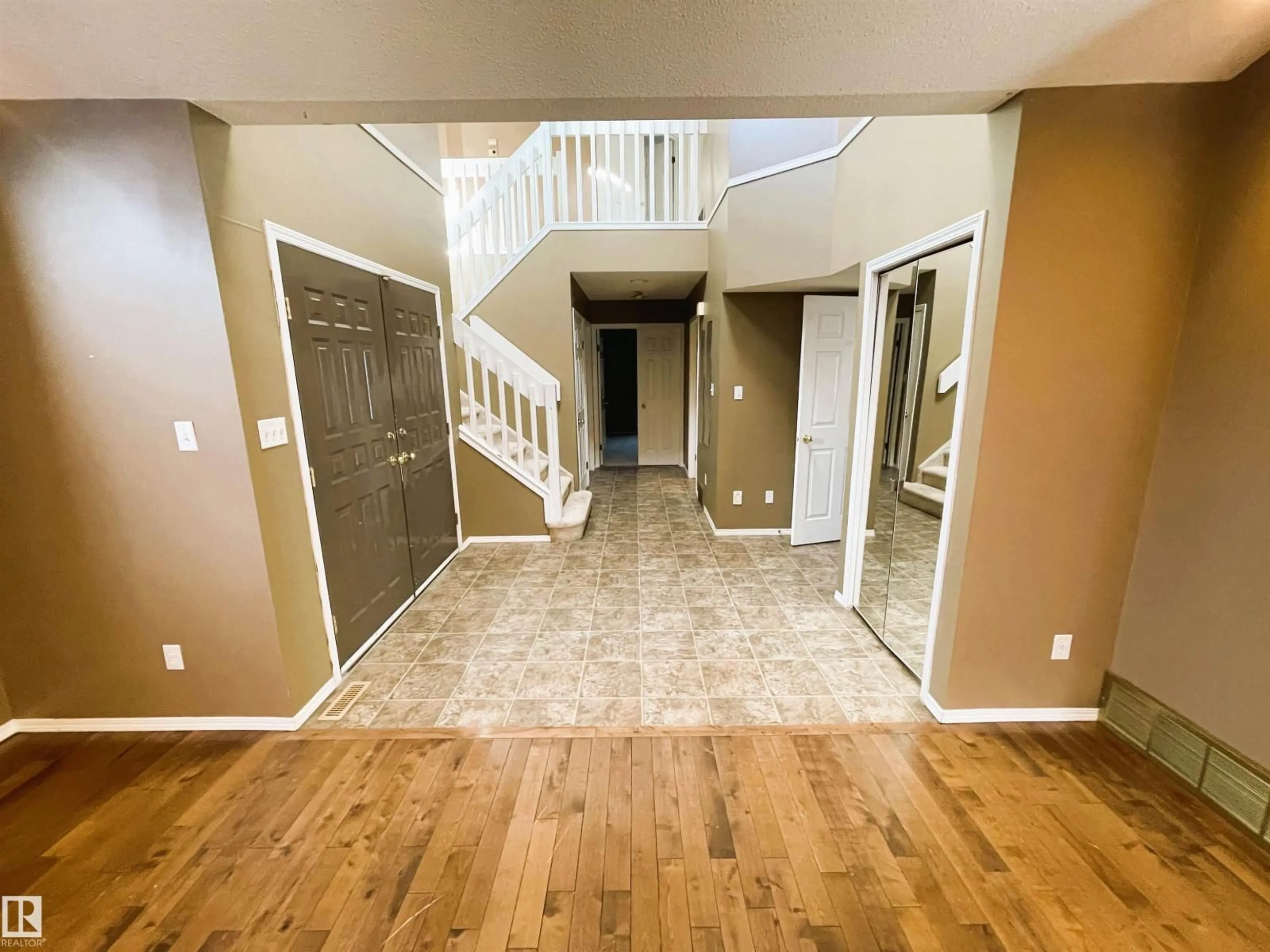 Indoor entryway for 6 LAKEVIEW CRESCENT, Cold Lake Alberta T9M1C4