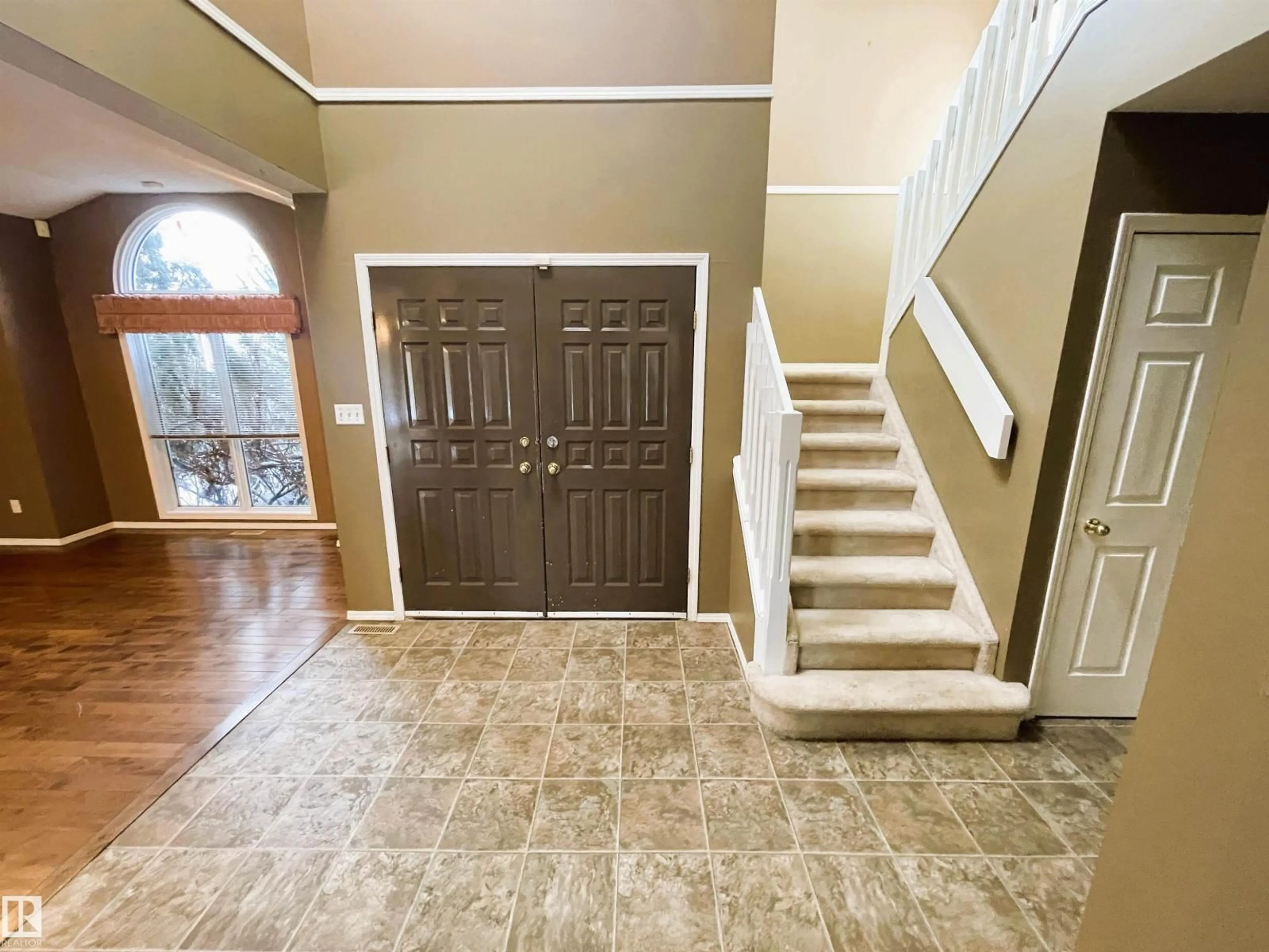 Indoor entryway for 6 LAKEVIEW CRESCENT, Cold Lake Alberta T9M1C4