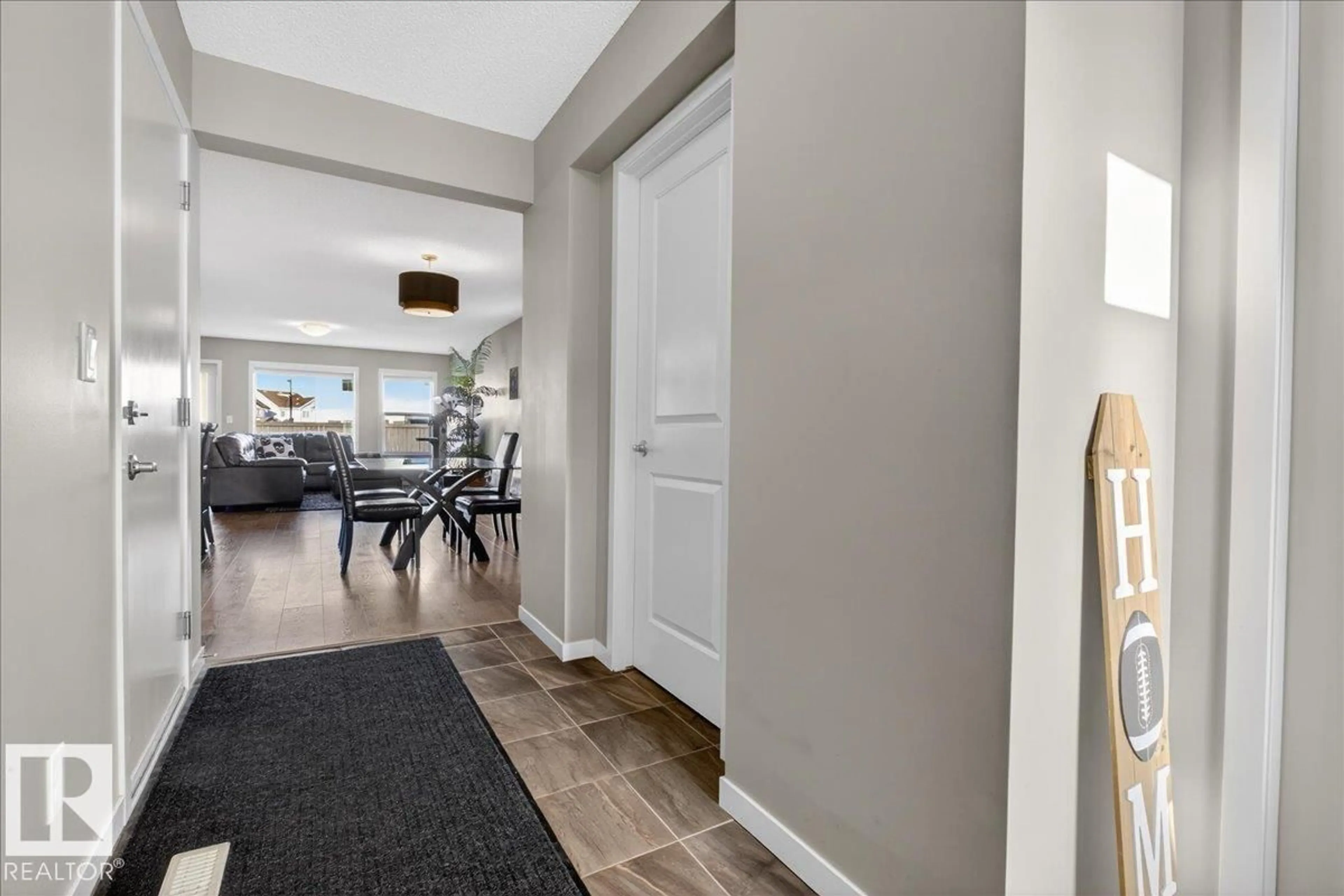 Indoor entryway for SW - 5220 20 AV, Edmonton Alberta T6X1V6