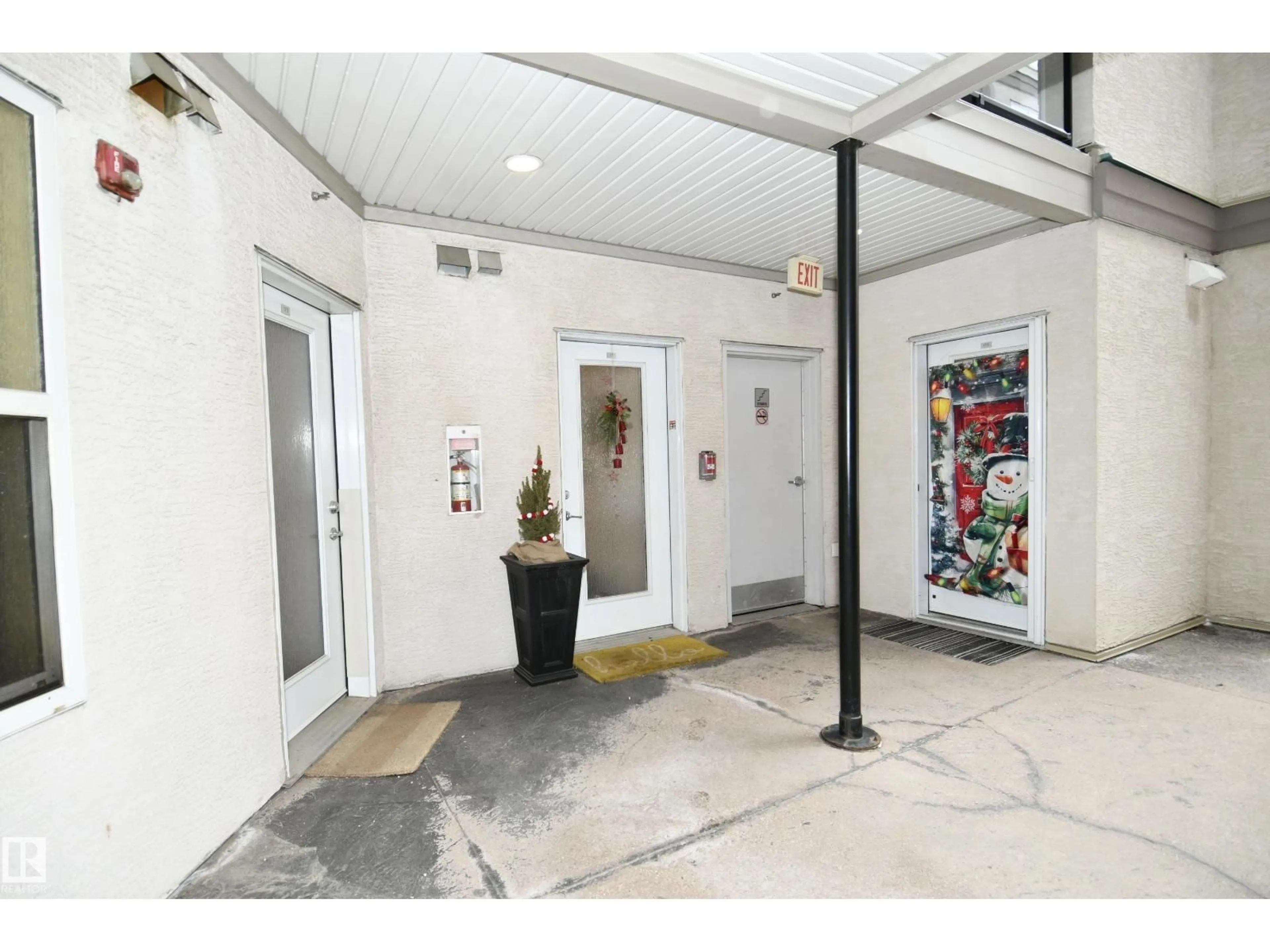 Indoor foyer for 171 - 4823 104A ST, Edmonton Alberta T9E0R5