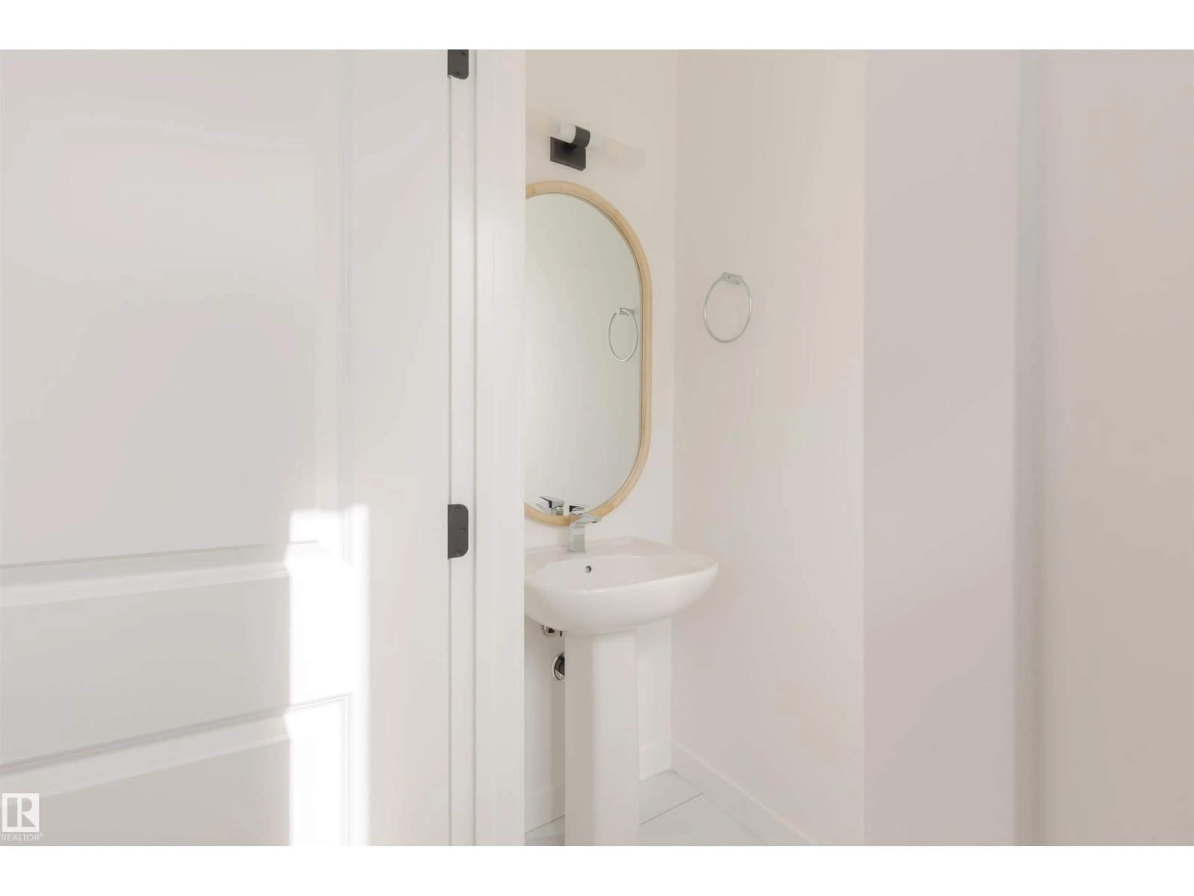 Standard bathroom, unknown for 2638 62 ST, Edmonton Alberta T6X0K4