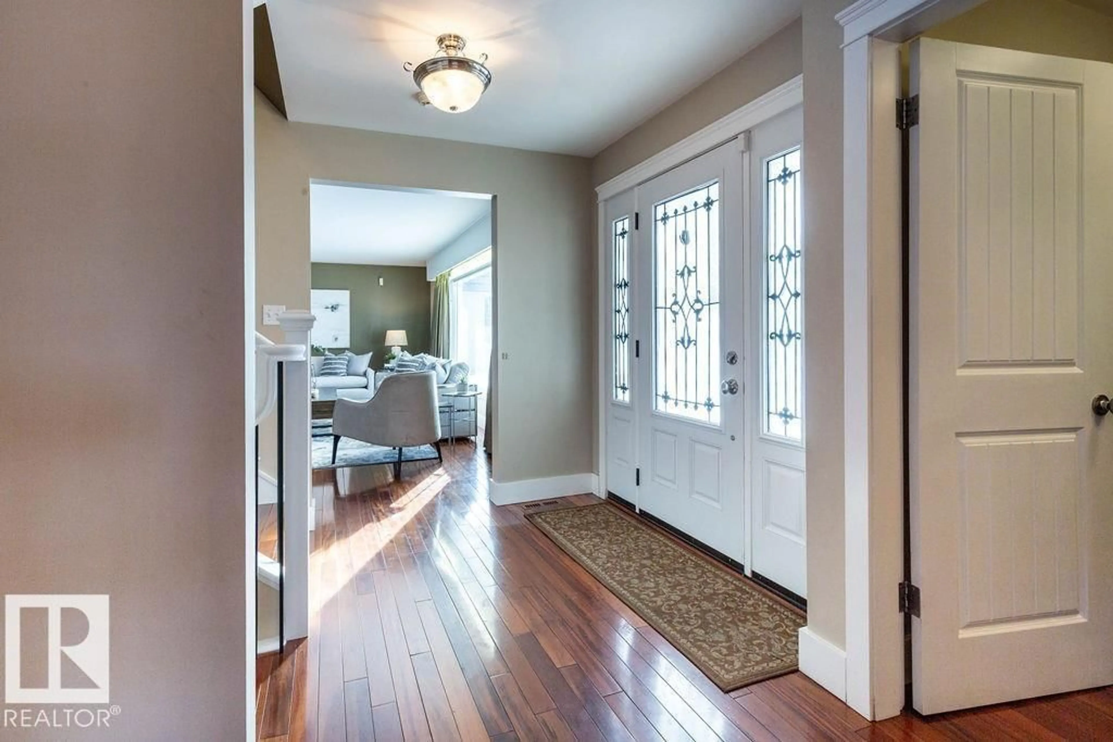 Indoor entryway for 104 QUESNELL CR, Edmonton Alberta T5R5N9