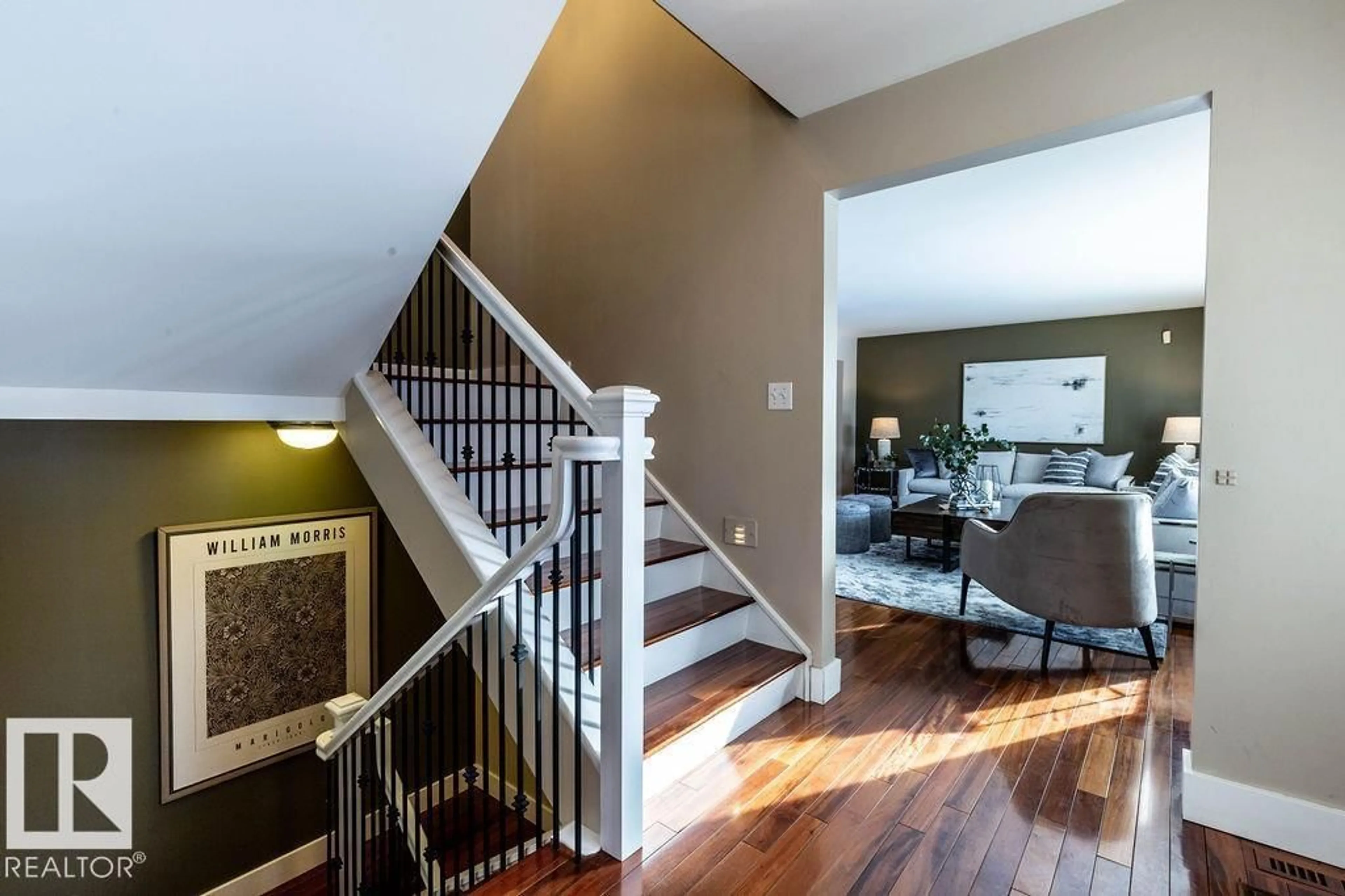 Unknown for 104 QUESNELL CR, Edmonton Alberta T5R5N9