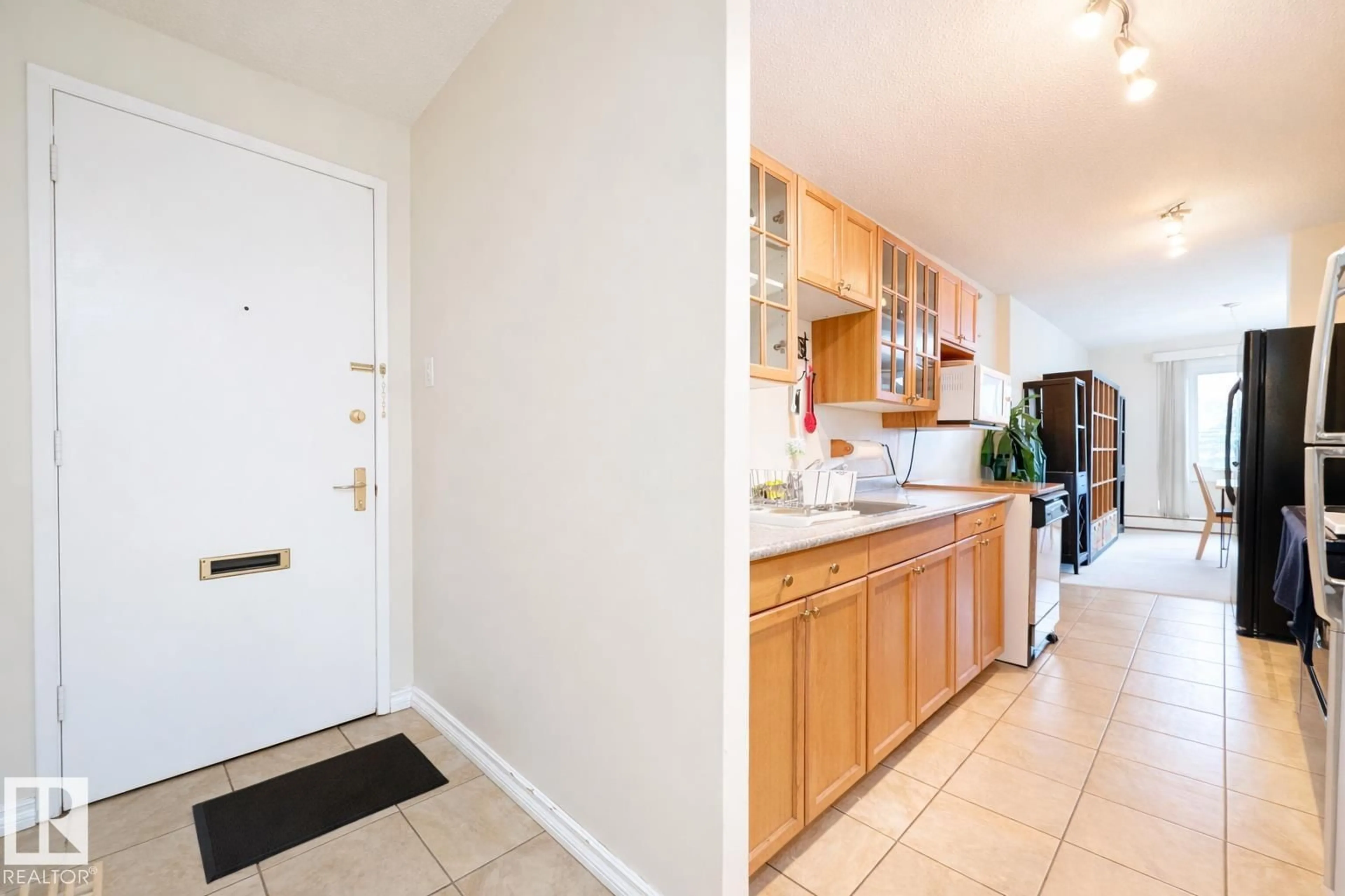 Indoor entryway for #503 - 9737 112 ST, Edmonton Alberta T5K1L3