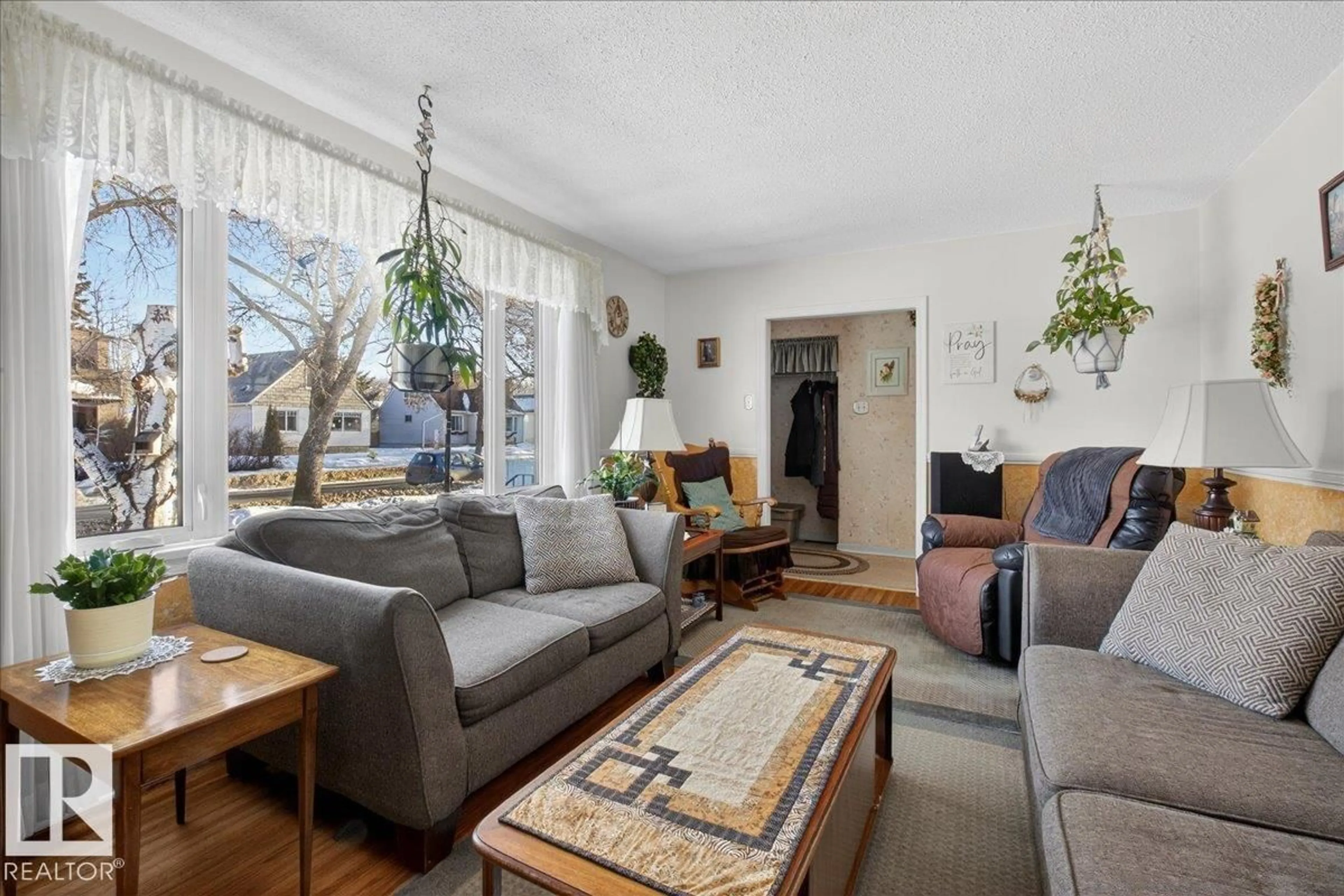 Living room with furniture, unknown for 11630 71 ST, Edmonton Alberta T5B1W2