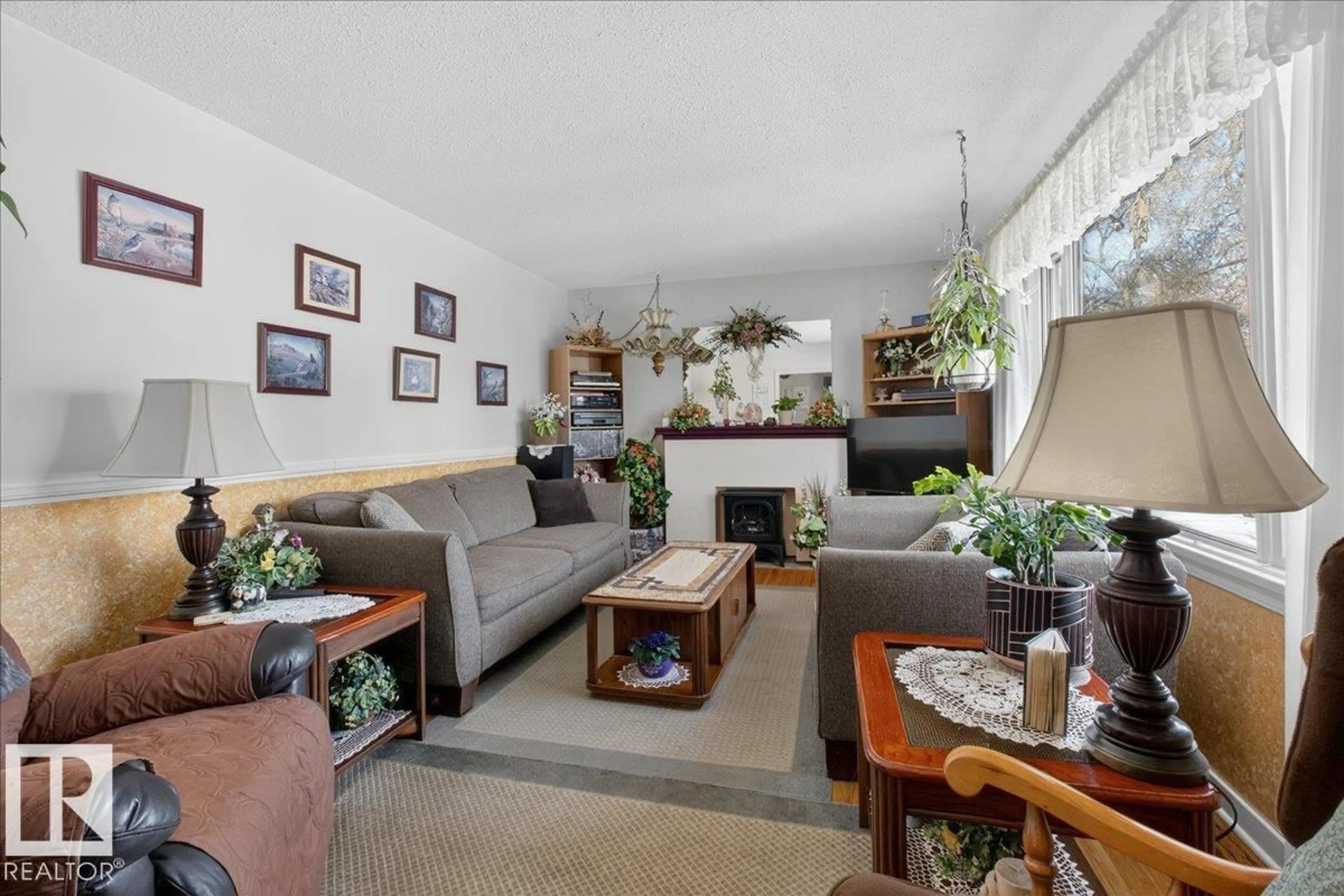 Living room with furniture, unknown for 11630 71 ST, Edmonton Alberta T5B1W2