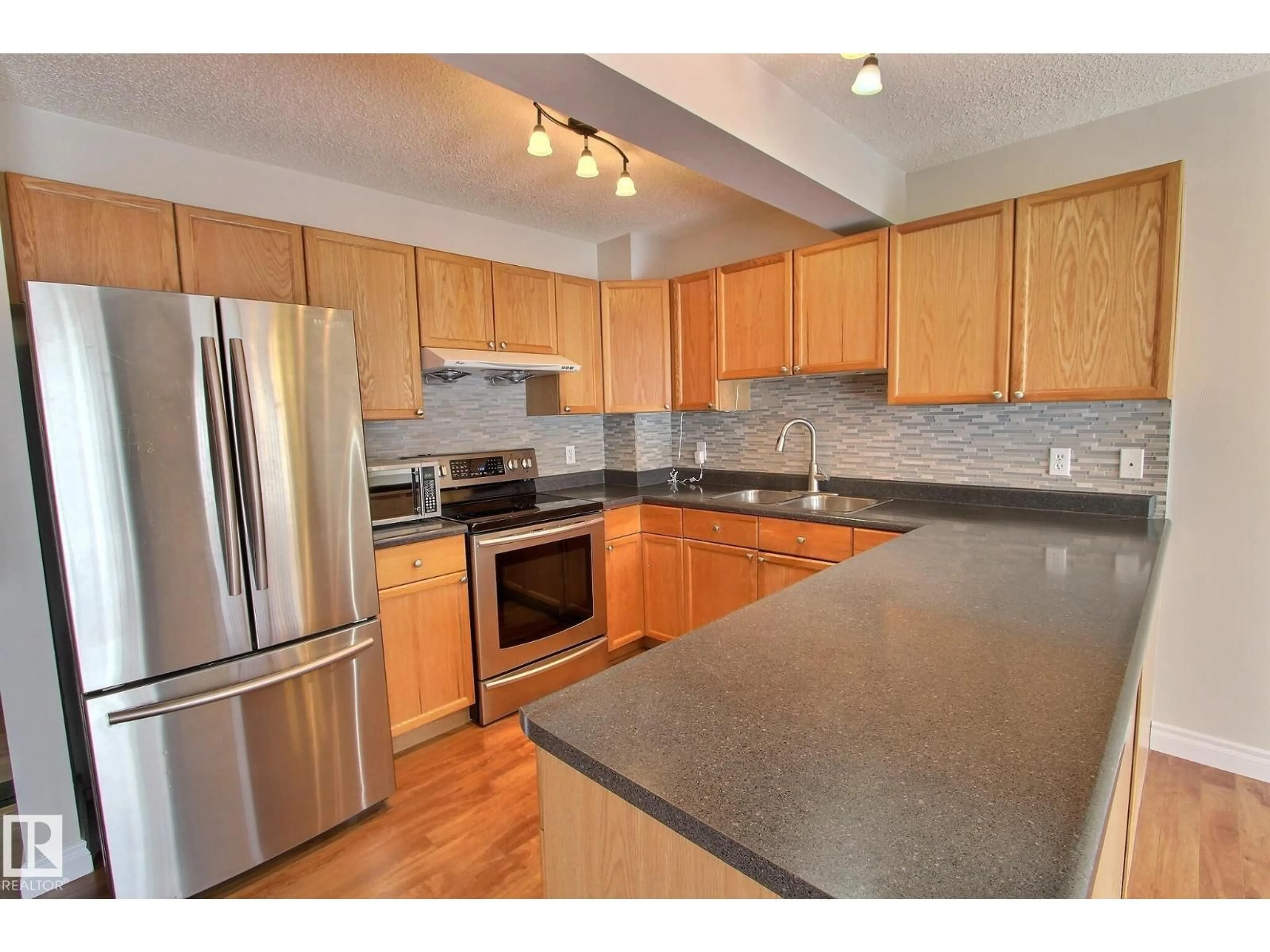 Standard kitchen, unknown for NW - 16127 132 ST, Edmonton Alberta T6V1N7