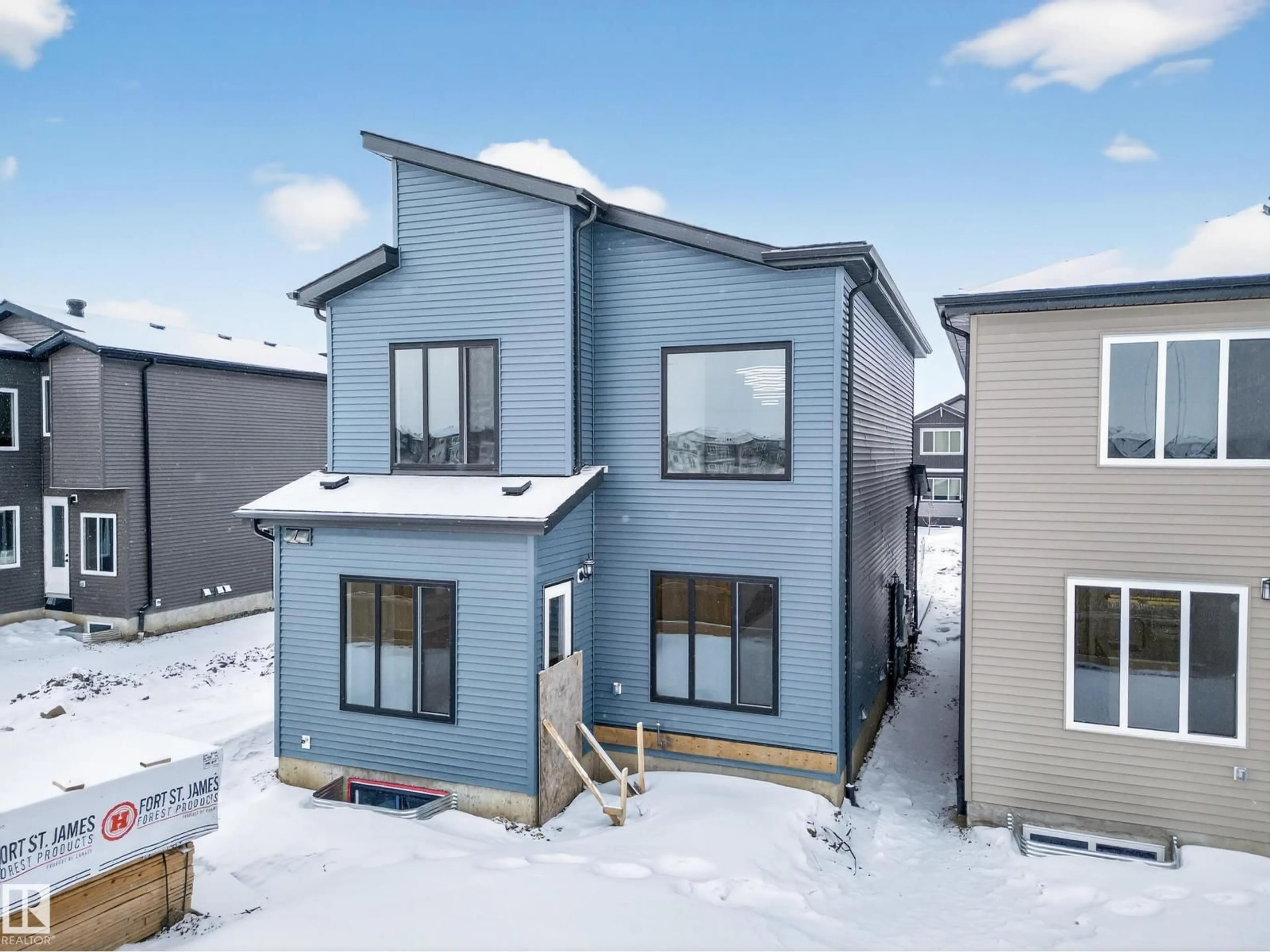 A pic from outside/outdoor area/front of a property/back of a property/a pic from drone, unknown for SW - 111 28 ST, Edmonton Alberta T6X3E3