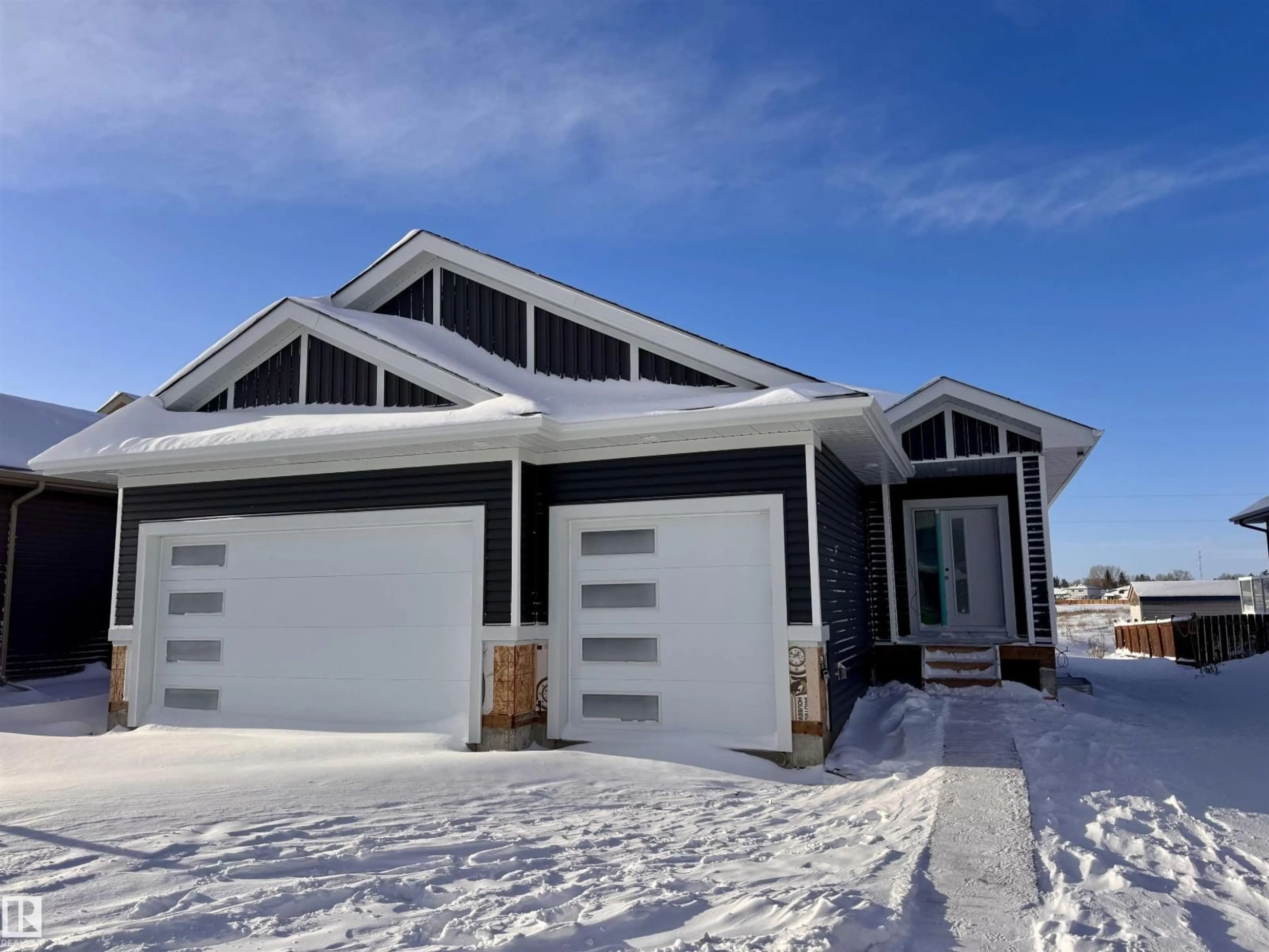Home with vinyl exterior material, street for 107 EAST VIEW DR, Morinville Alberta T8R1T3