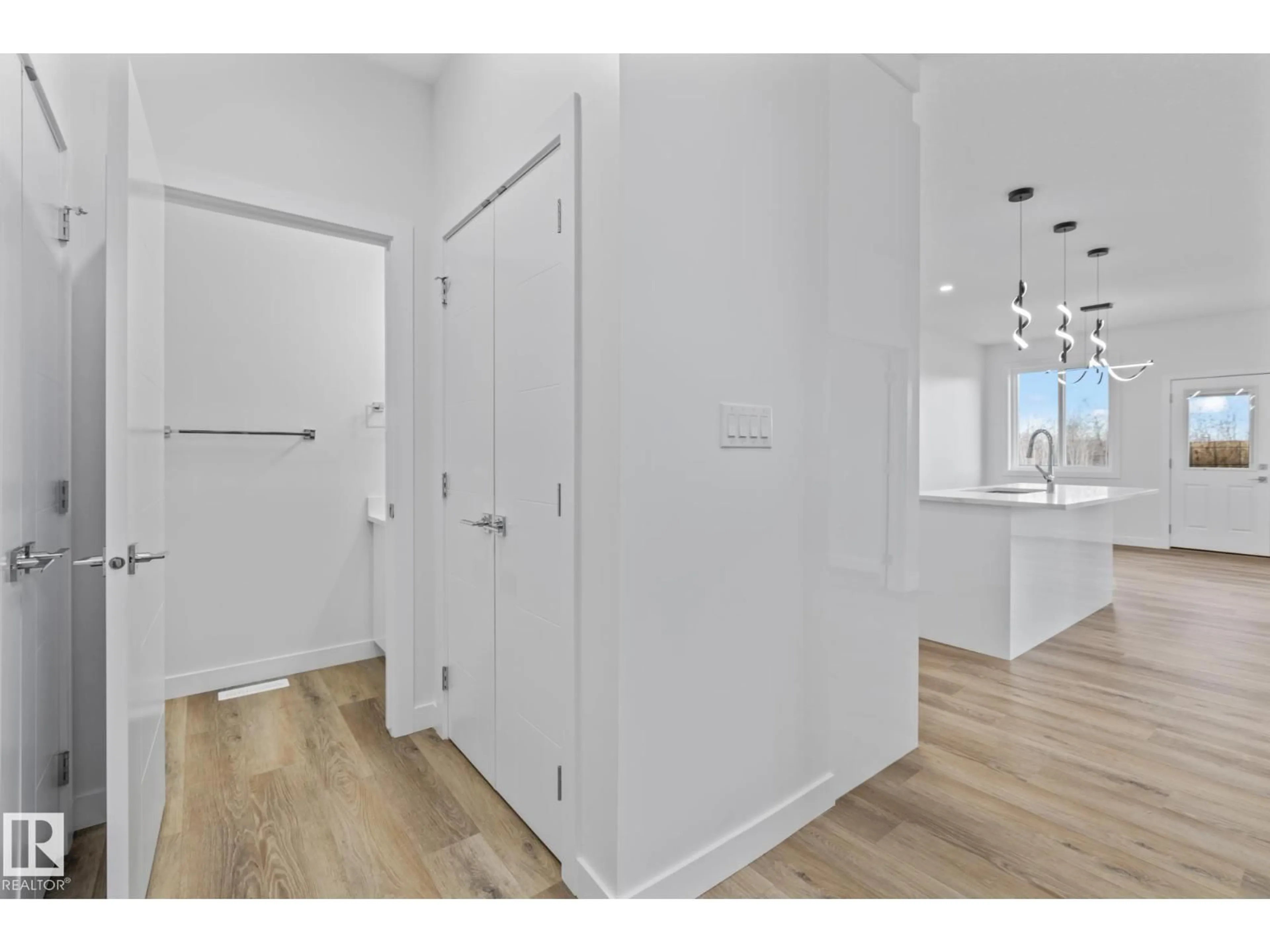 Indoor entryway for 68 WAVERLY WY, Fort Saskatchewan Alberta T8L3L7