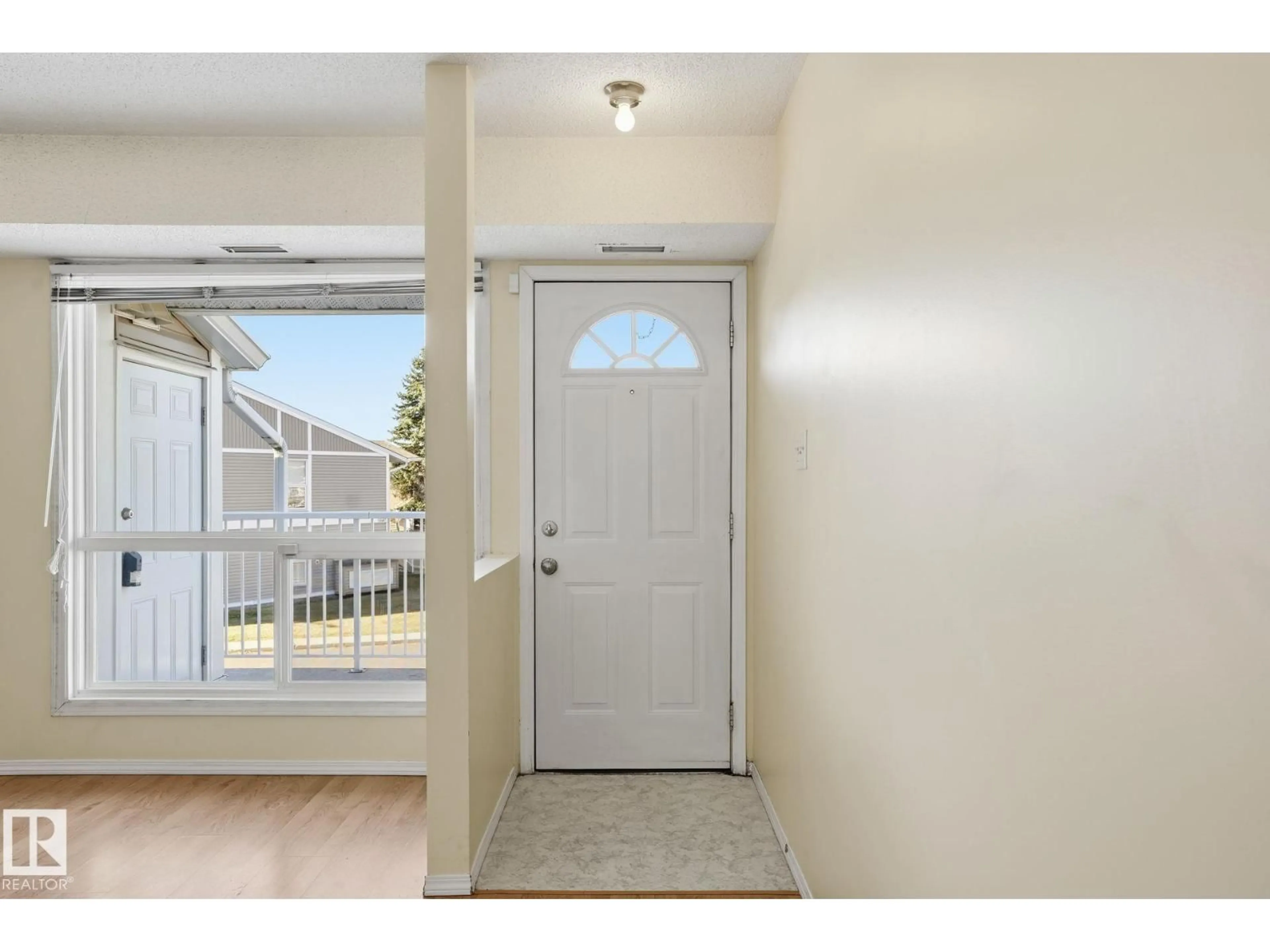 Indoor entryway for 66 - 2204 118 ST NW, Edmonton Alberta T6J5K2