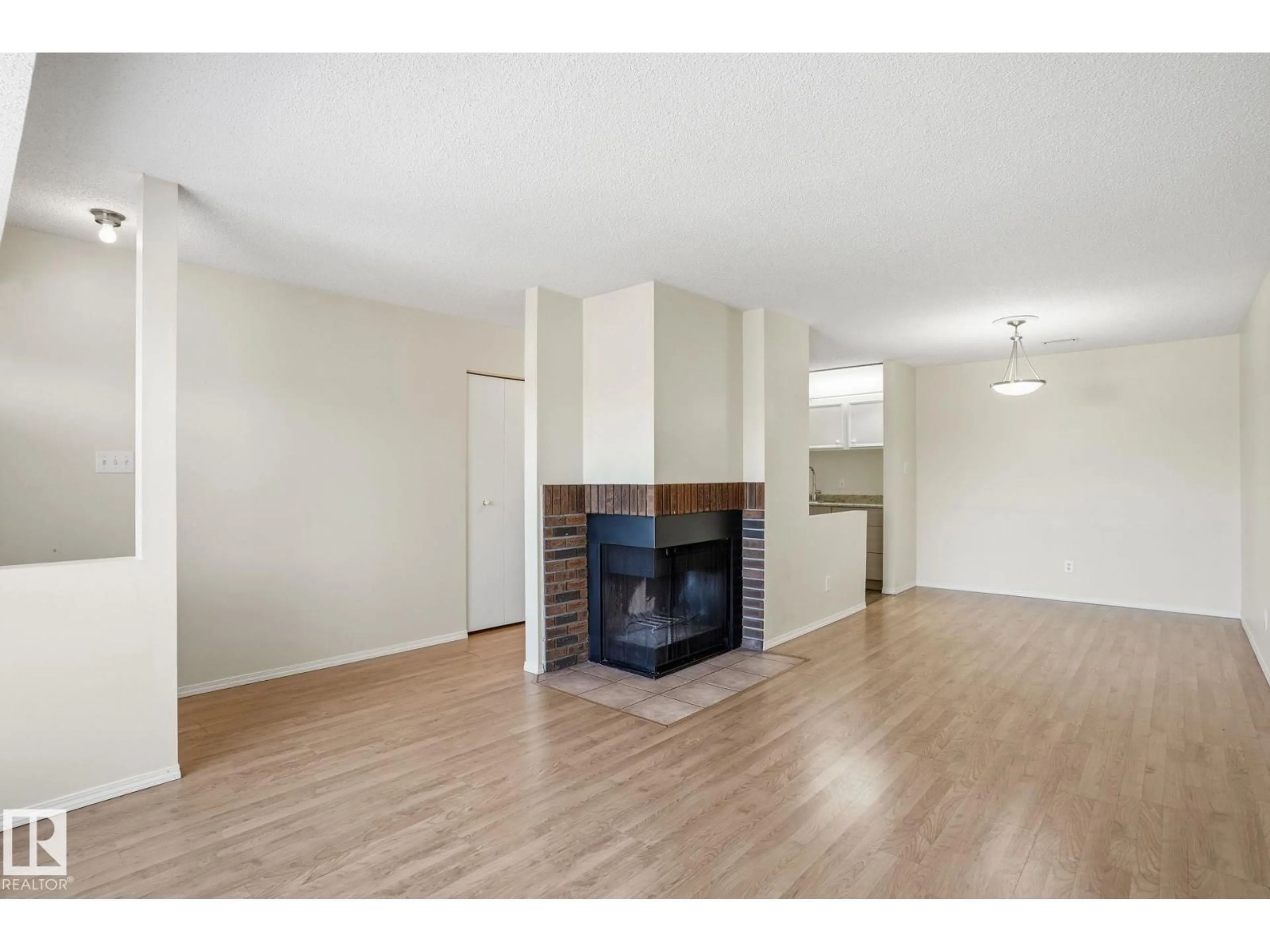 A pic of a room for 66 - 2204 118 ST NW, Edmonton Alberta T6J5K2