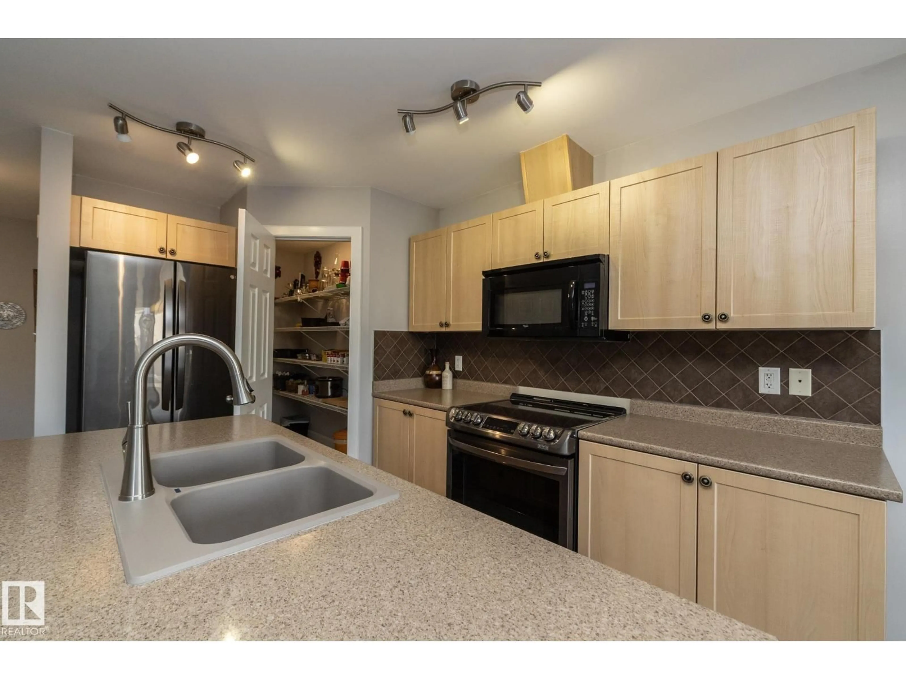 Standard kitchen, unknown for 1615 RUTHERFORD RD, Edmonton Alberta T6W0A9