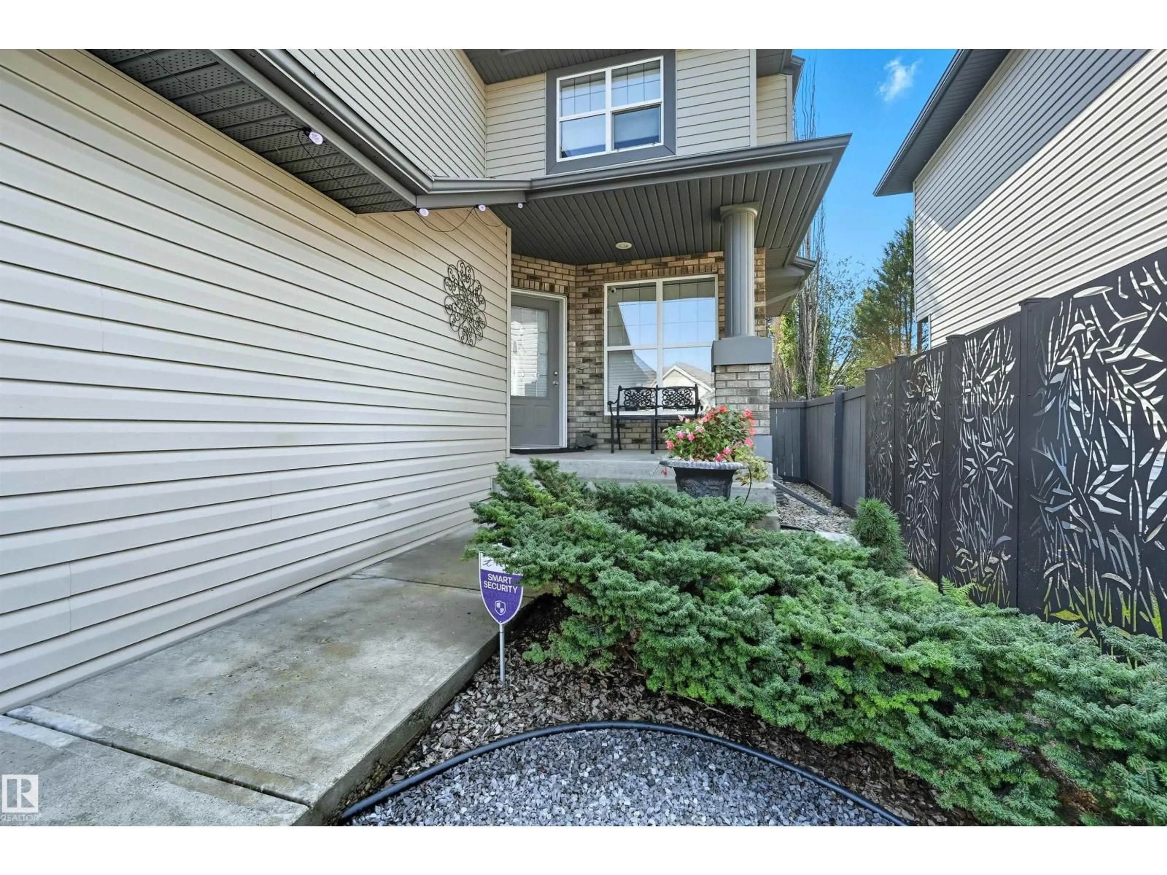 Indoor entryway for 2311 BAILEY CO, Edmonton Alberta T6W1H9