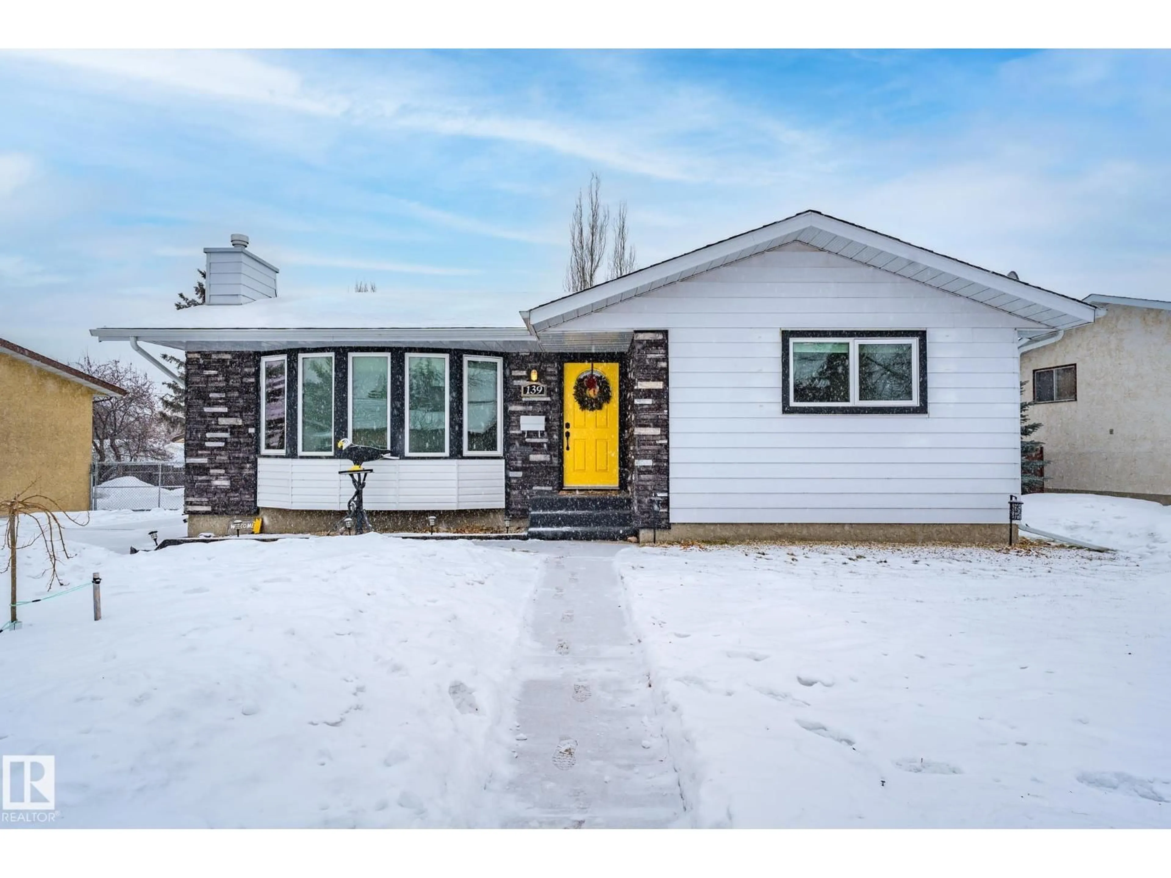 Home with vinyl exterior material, street for 139 WILLOW DRIVE, Wetaskiwin Alberta T9A2S5
