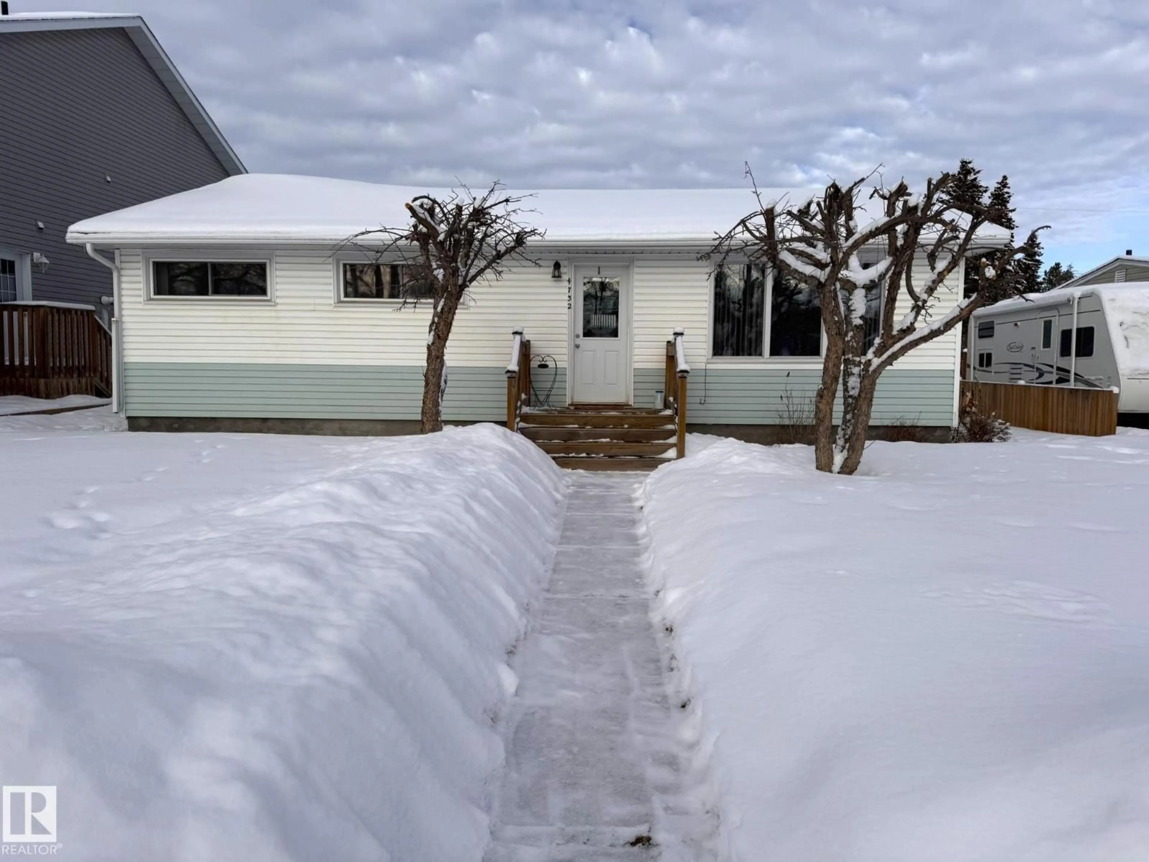 A pic from outside/outdoor area/front of a property/back of a property/a pic from drone, street for 4732 48 AVENUE, Drayton Valley Alberta T7A1H9