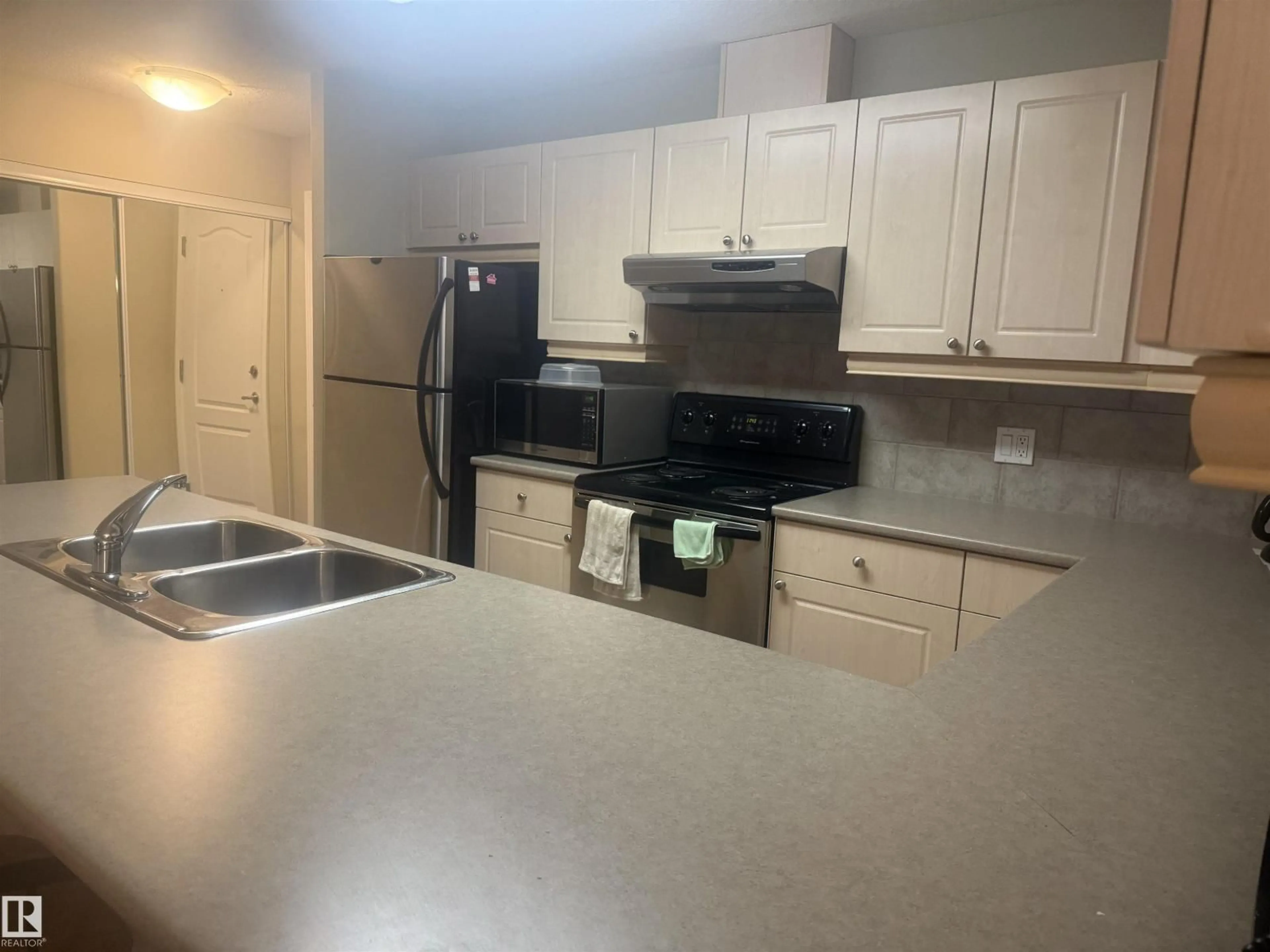 Standard kitchen, unknown for 315 592 HOOKE RD NW, Edmonton Alberta T5A5H2
