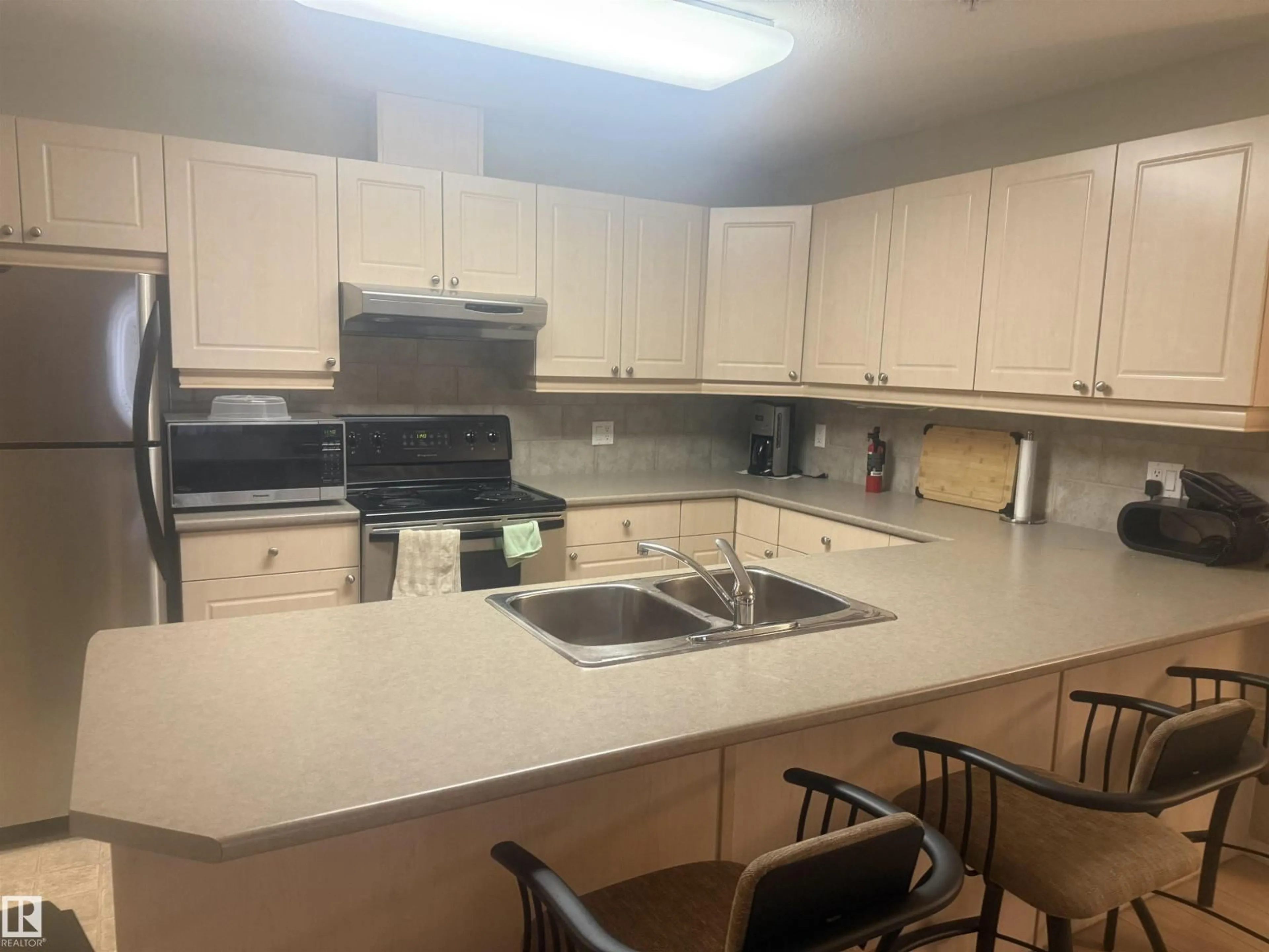 Standard kitchen, unknown for 315 592 HOOKE RD NW, Edmonton Alberta T5A5H2