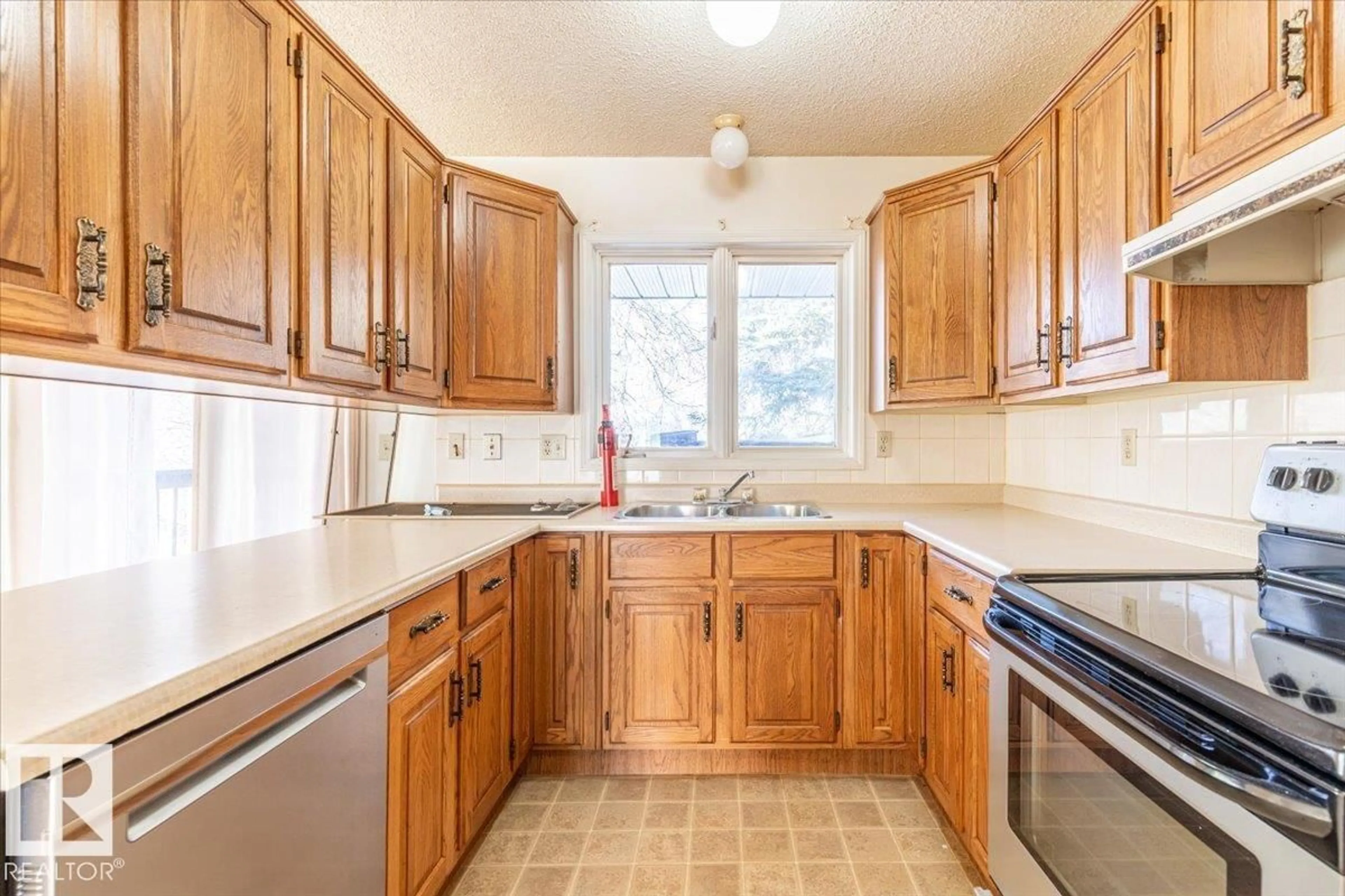 Standard kitchen, unknown for 5204 55 ST, Thorsby Alberta T0C2P0