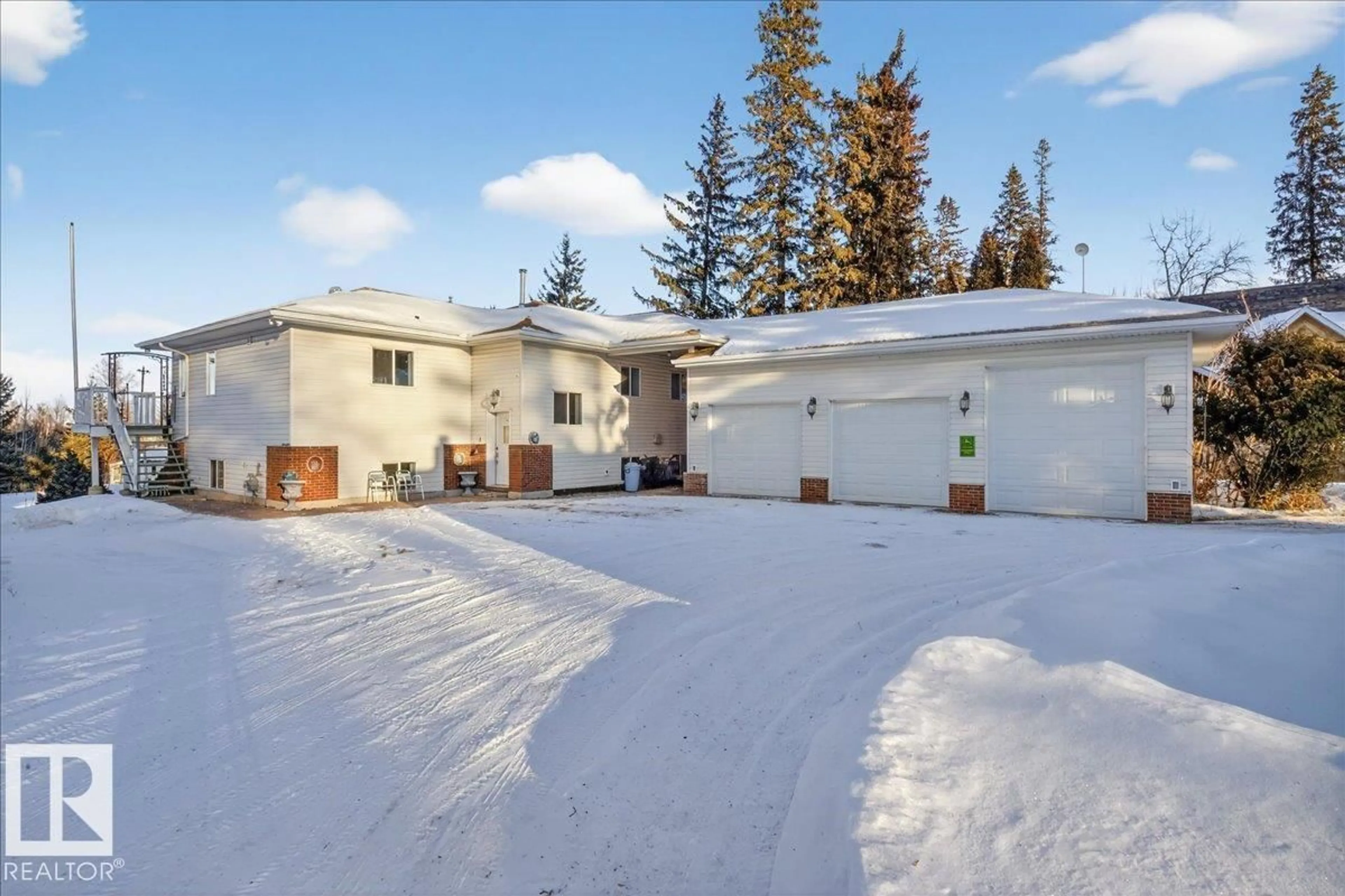 A pic from outside/outdoor area/front of a property/back of a property/a pic from drone, street for 293 COOKING LAKE RD, Rural Strathcona County Alberta T8E1J1
